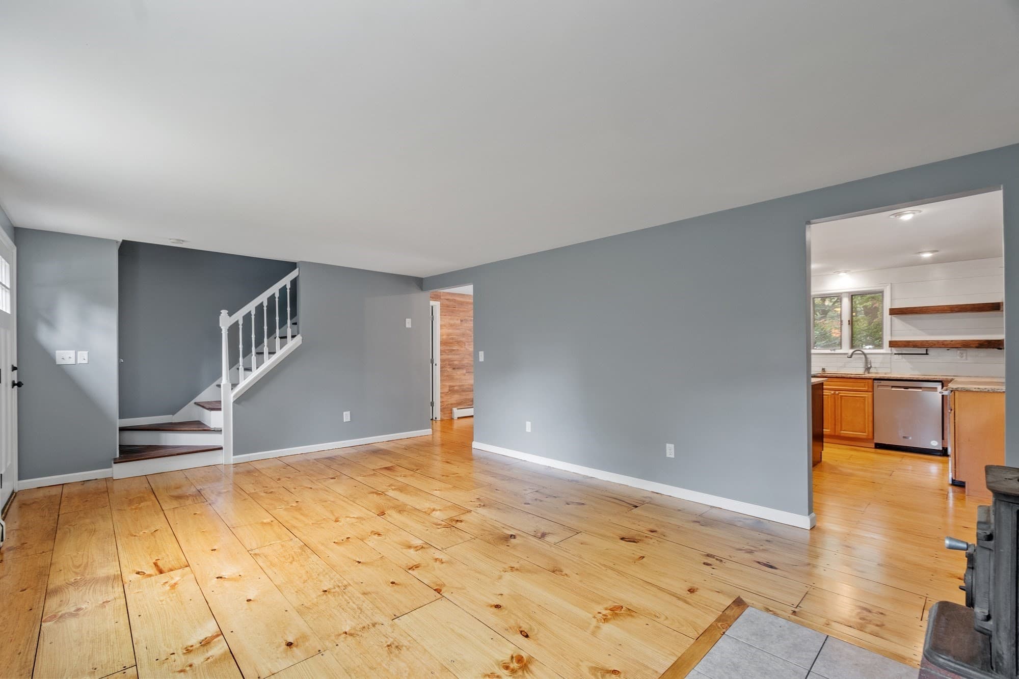 Single Family Residence at 104 Sawyer St, Gardner MA 01440, Gardner, photo 5 of 41
