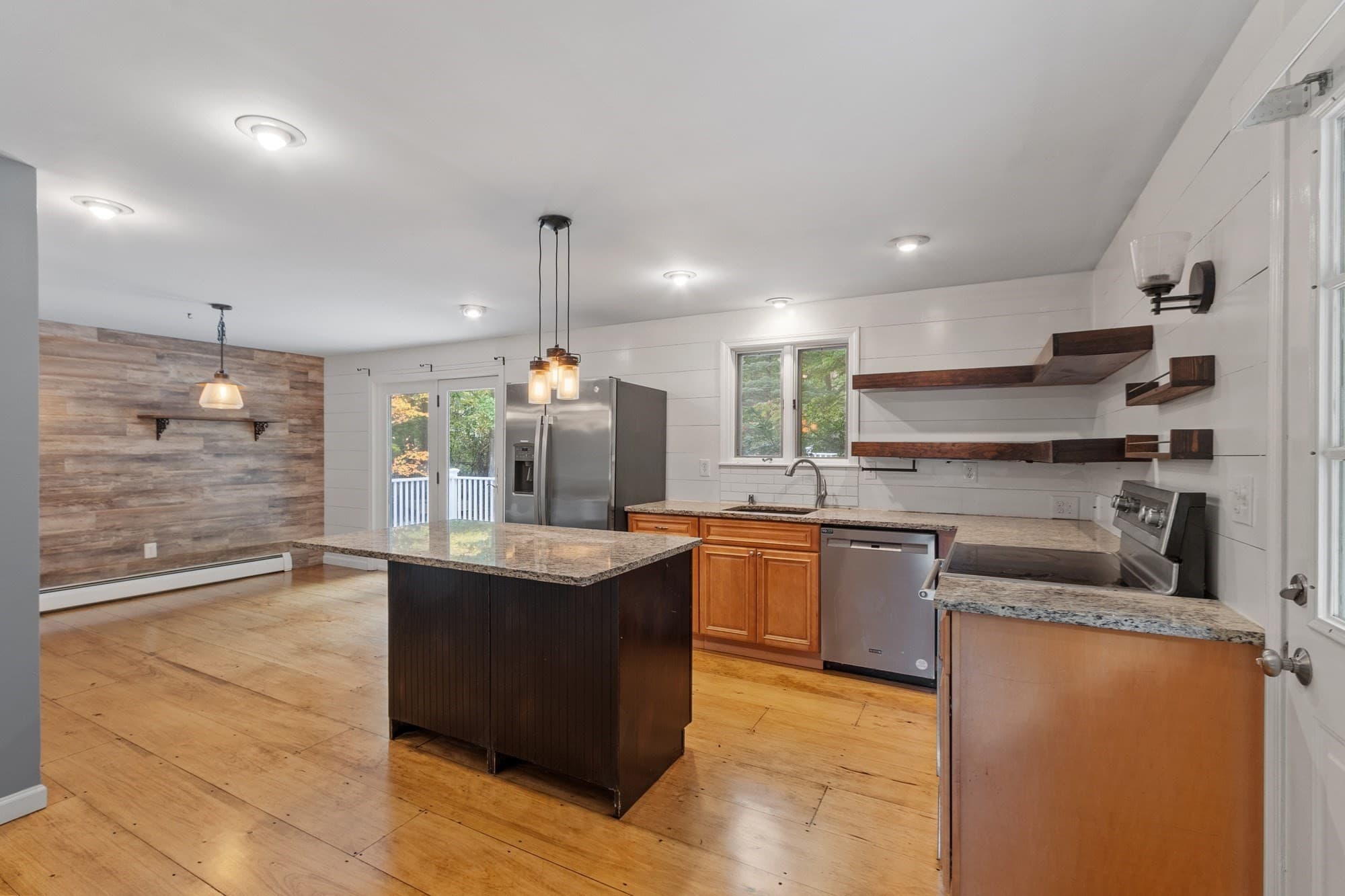 Single Family Residence at 104 Sawyer St, Gardner MA 01440, Gardner, photo 15 of 41