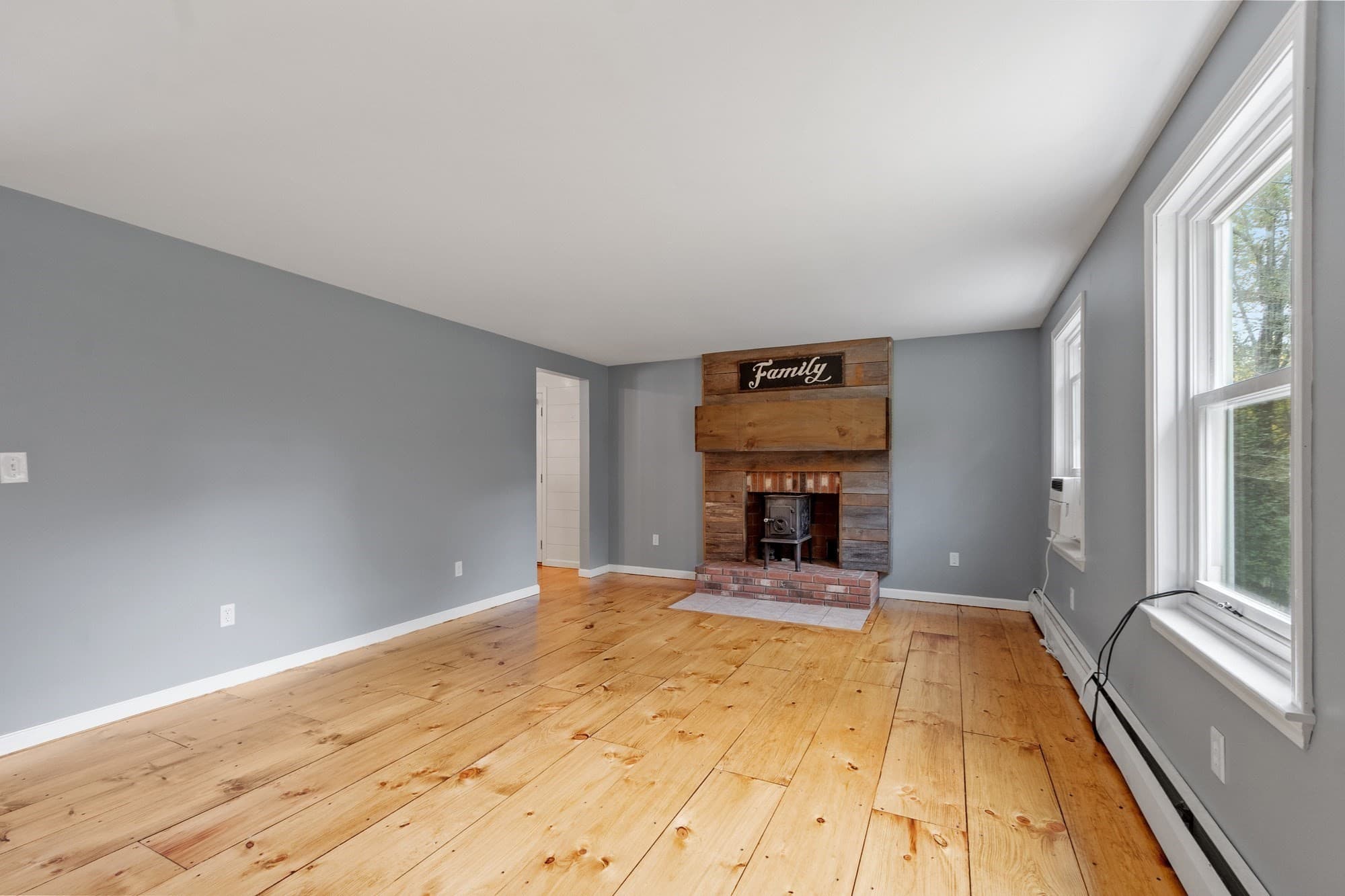 Single Family Residence at 104 Sawyer St, Gardner MA 01440, Gardner, photo 4 of 41