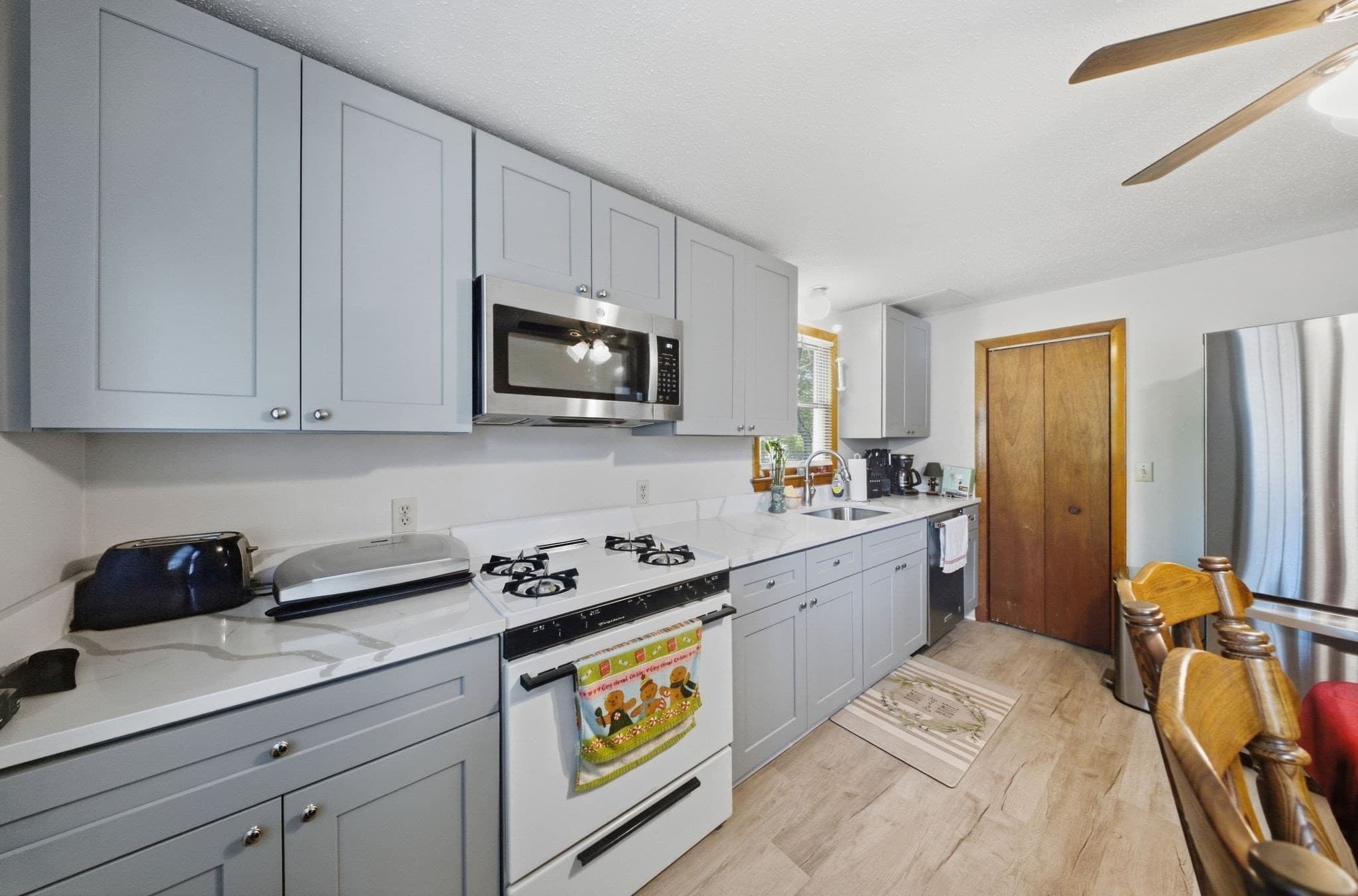 Duplex at 19-21 Moore Ave, Franklin MA 02038, Franklin, photo 6 of 33