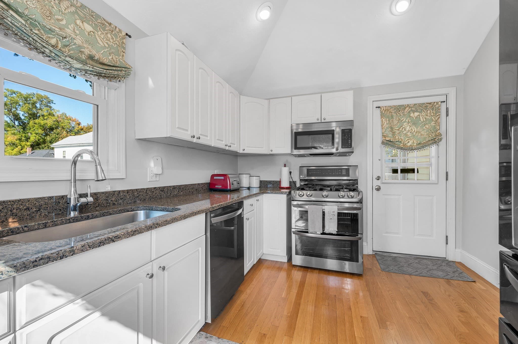 Single Family Residence at 37 Dudley St, North Andover MA 01845, North Andover, photo 2 of 40