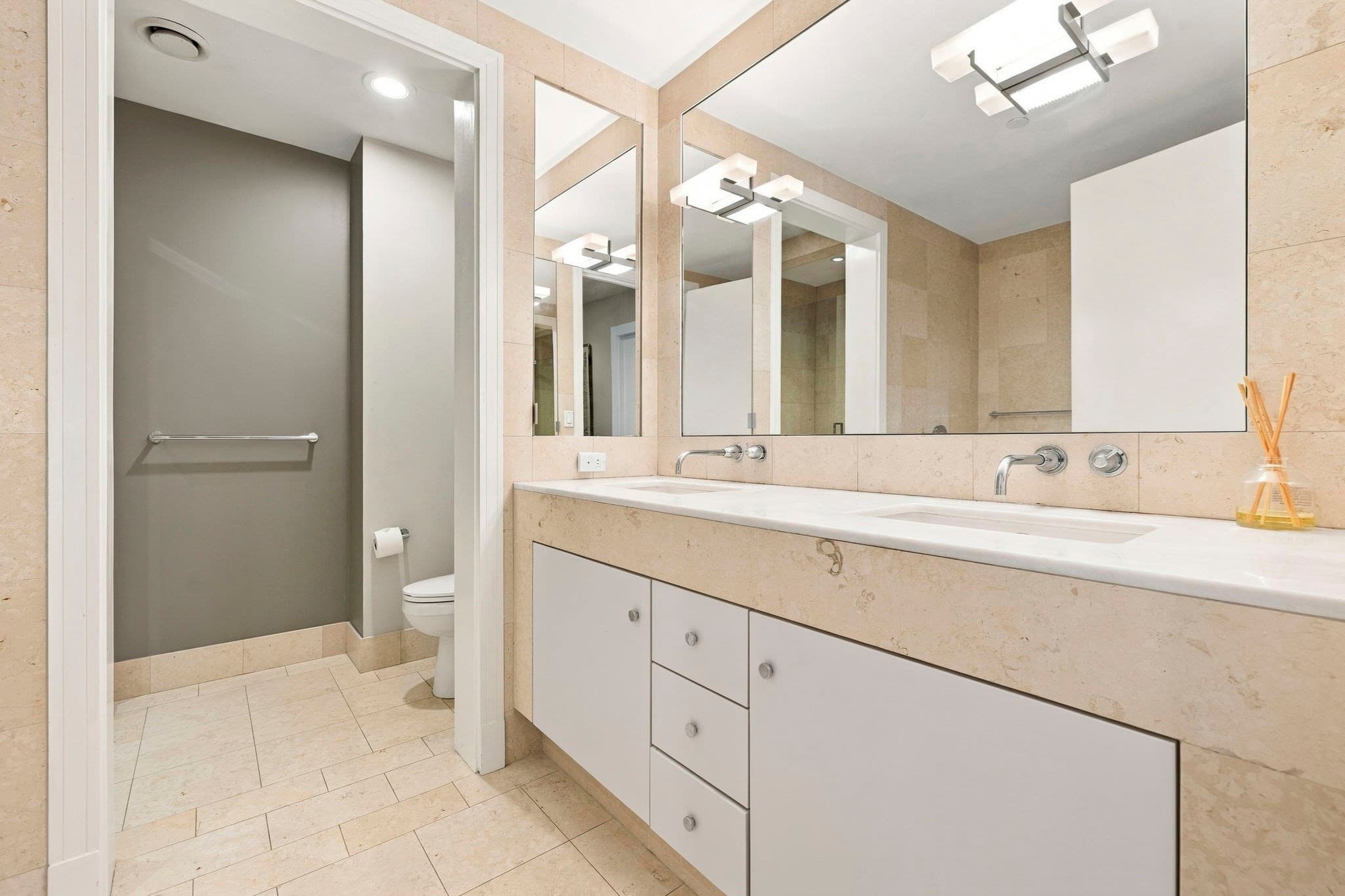 Condominium at 500 Atlantic Ave # 15L, Boston MA 02210, Boston, photo 7 of 11