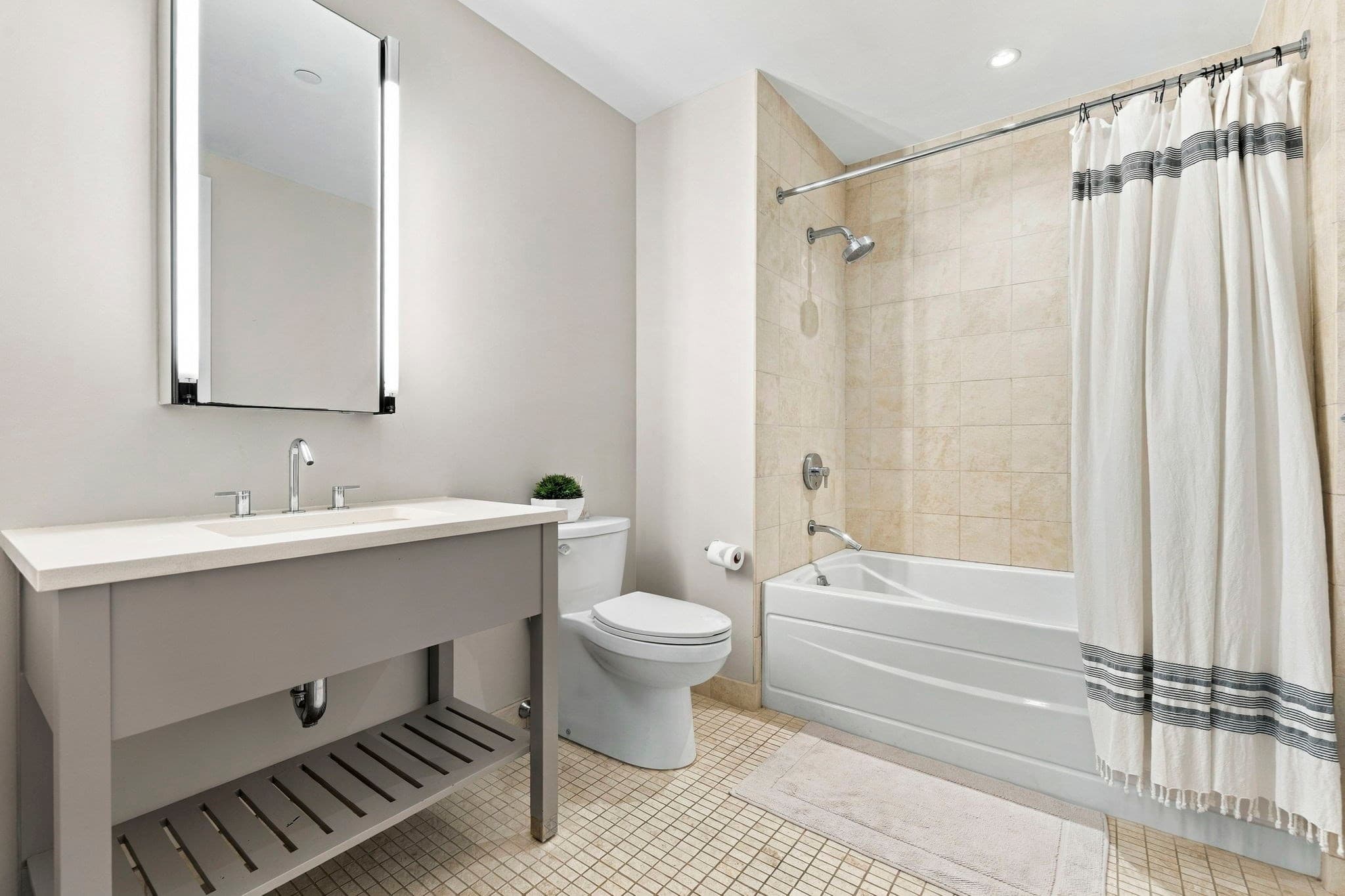 Condominium at 500 Atlantic Ave # 15L, Boston MA 02210, Boston, photo 9 of 11