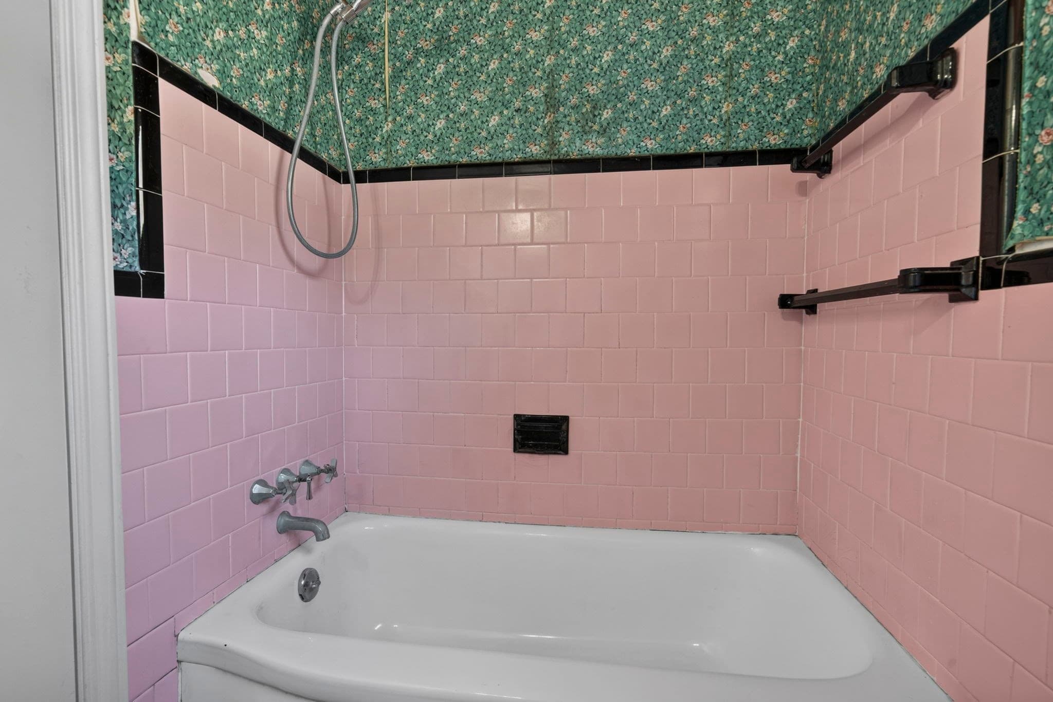 Single Family Residence at 31 Westmorland Dr, Worcester MA 01602, Worcester, photo 16 of 26