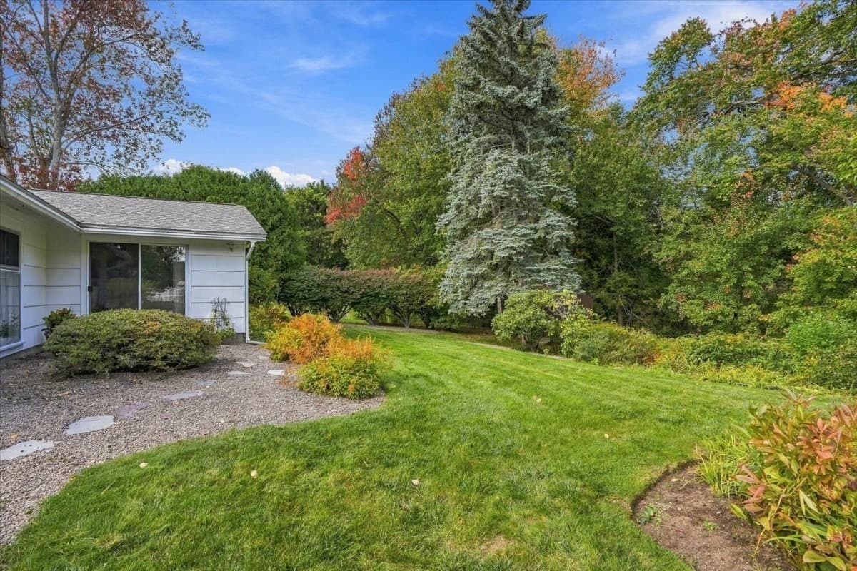 Single Family Residence at 27 Ridgefield Dr, Framingham MA 01701, Framingham, photo 22 of 29