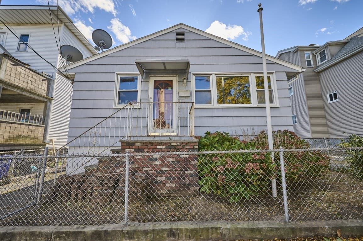 41 Henry St, Malden MA 02148