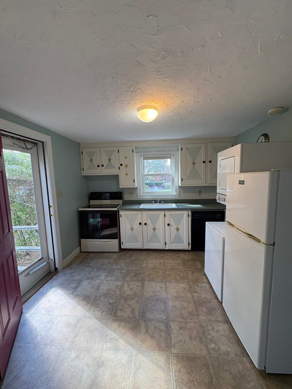 Single Family Residence at 496 Nahatan St, Norwood MA 02062, Norwood, photo 6 of 28