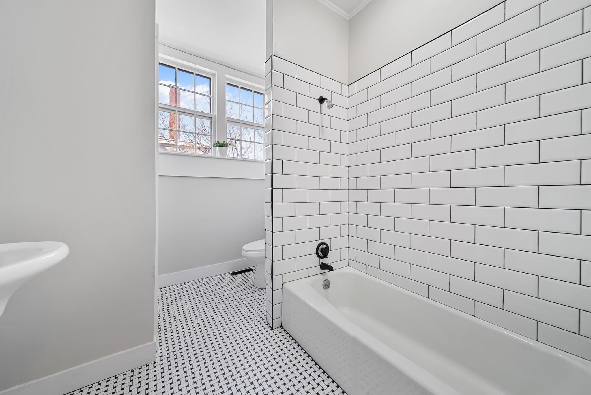 Condominium at 68 Pleasant St # 2, Newburyport MA 01950, Newburyport, photo 8 of 33