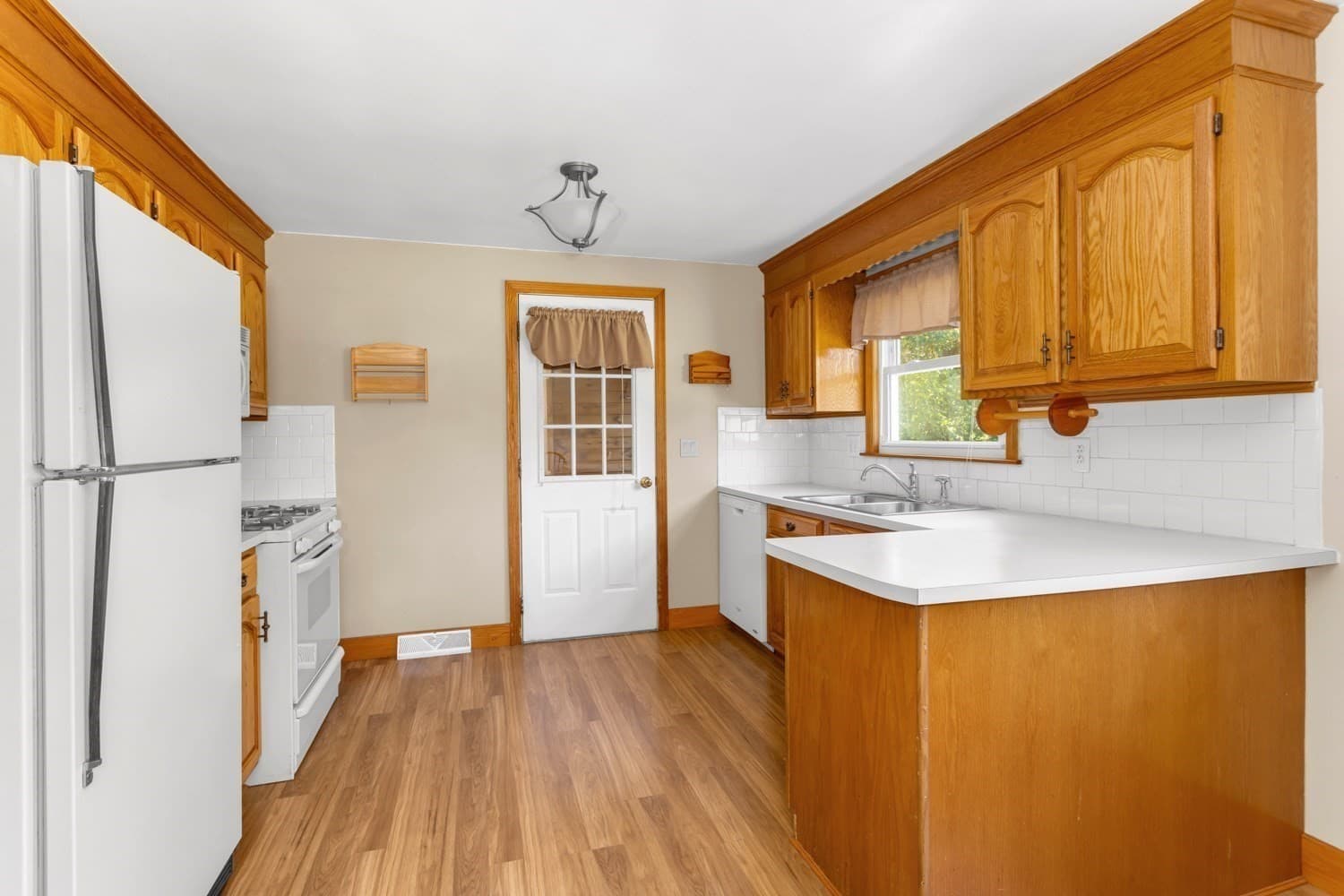 Single Family Residence at 590 Pond St, Franklin MA 02038, Franklin, photo 11 of 42