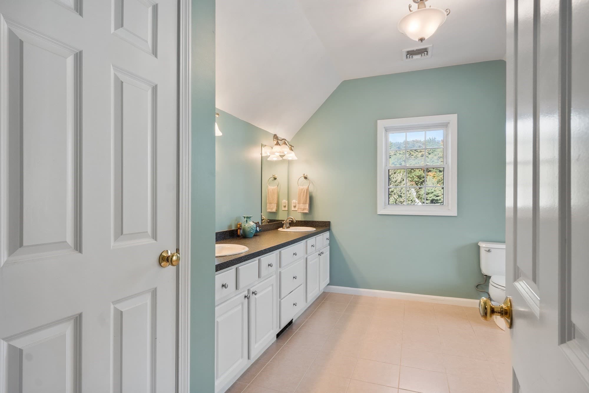 Condominium at 10 Patriots Way # A, Sterling MA 01564, Sterling, photo 16 of 33