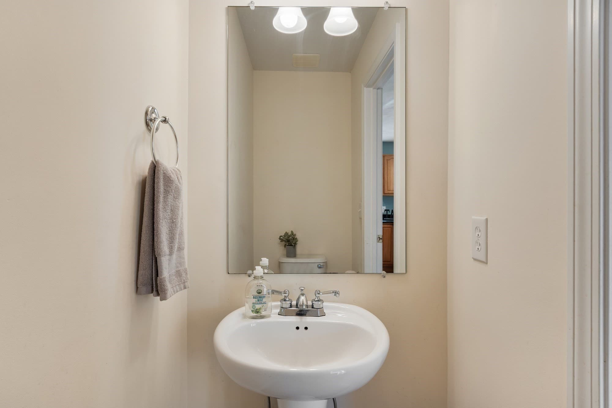 Condominium at 10 Patriots Way # A, Sterling MA 01564, Sterling, photo 12 of 33