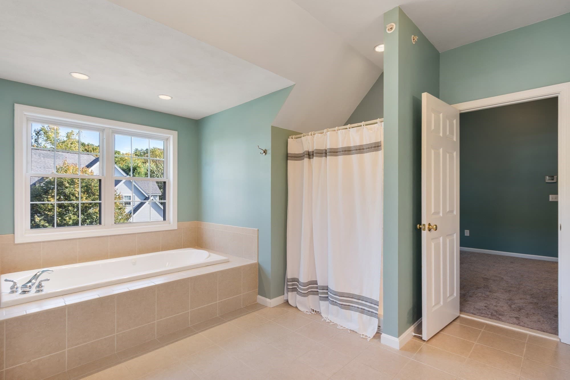 Condominium at 10 Patriots Way # A, Sterling MA 01564, Sterling, photo 18 of 33