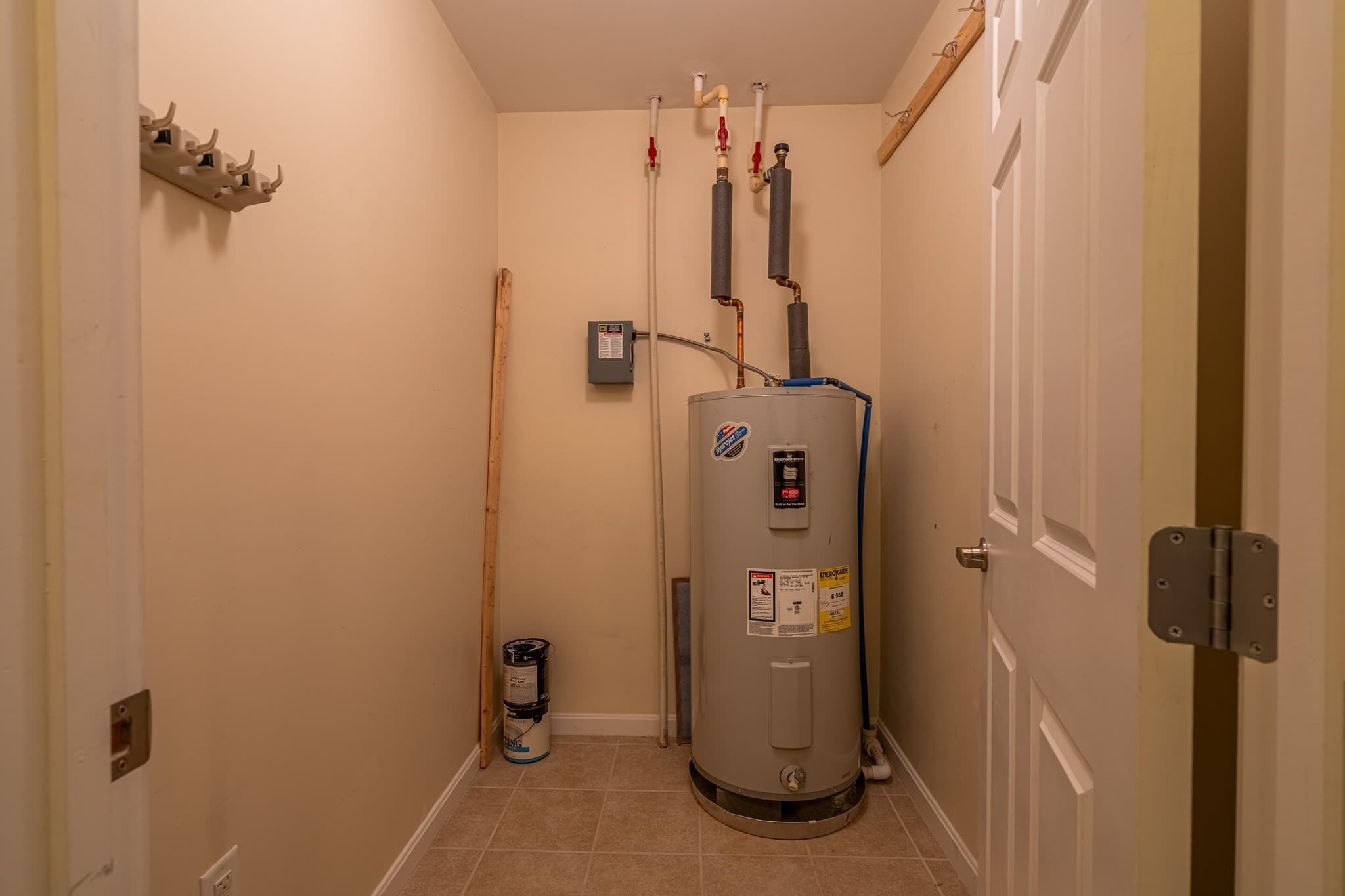 Condominium at 34 Burnham Rd # 402, Methuen MA 01844, Methuen, photo 6 of 25