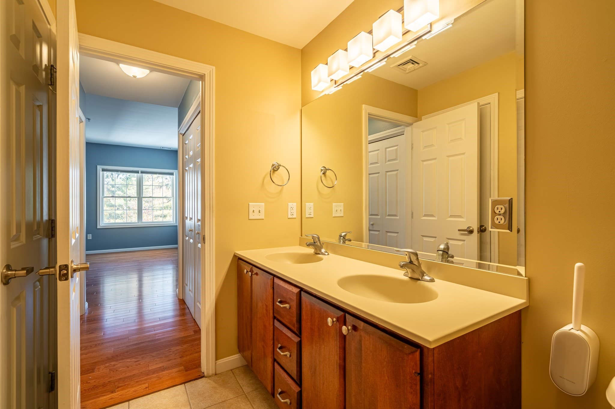 Condominium at 34 Burnham Rd # 402, Methuen MA 01844, Methuen, photo 13 of 25