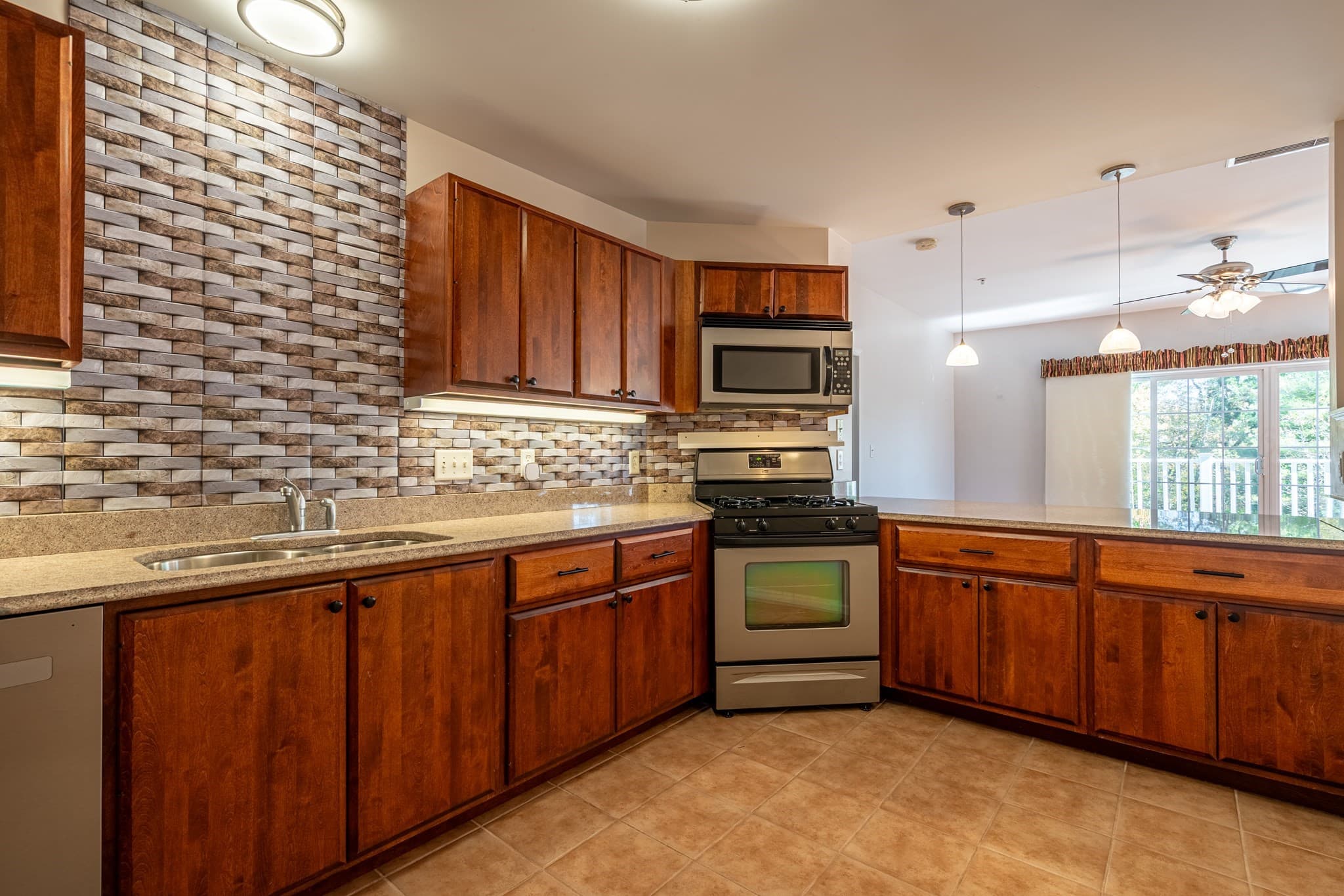 Condominium at 34 Burnham Rd # 402, Methuen MA 01844, Methuen, photo 16 of 25
