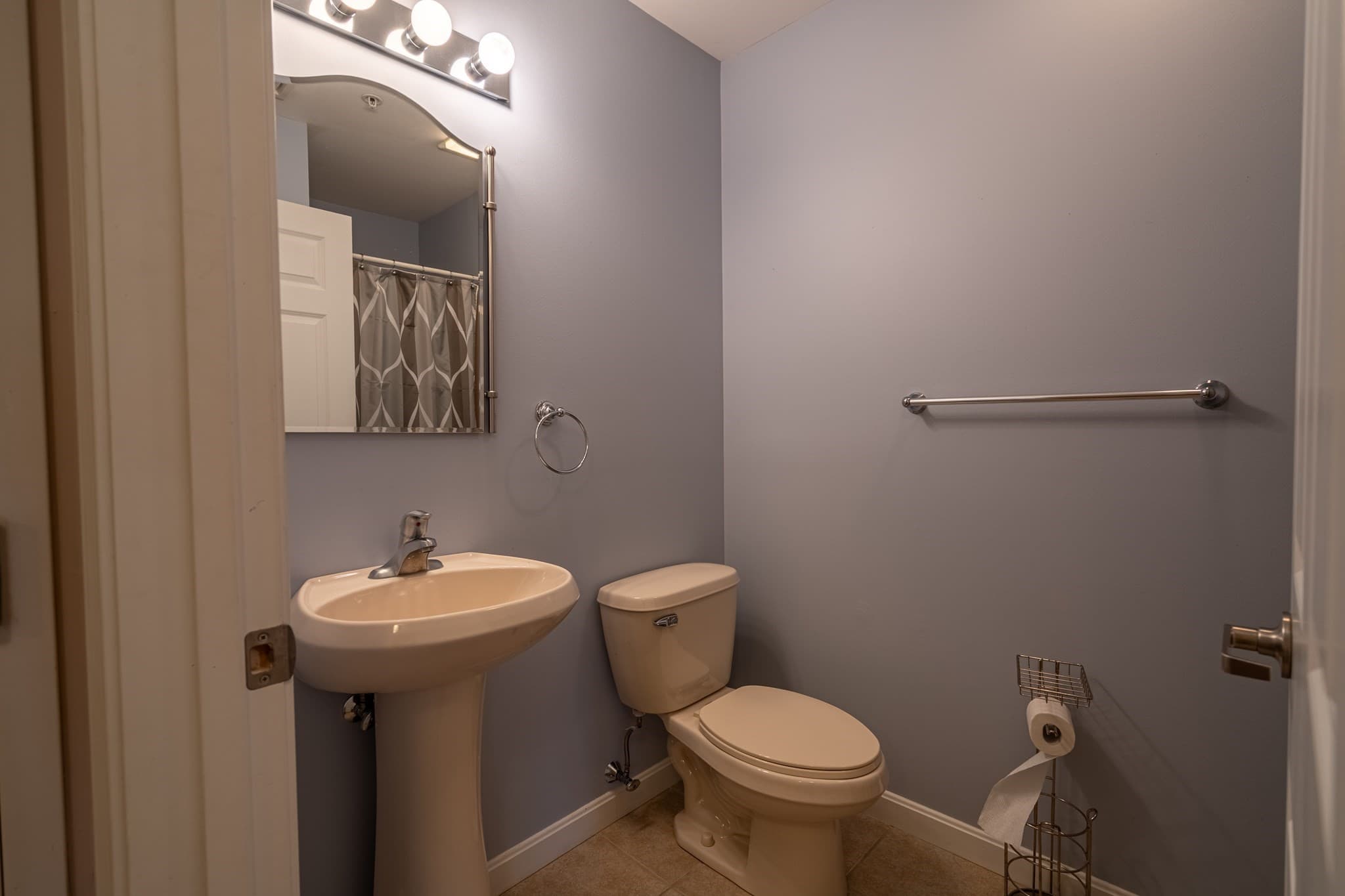 Condominium at 34 Burnham Rd # 402, Methuen MA 01844, Methuen, photo 4 of 25