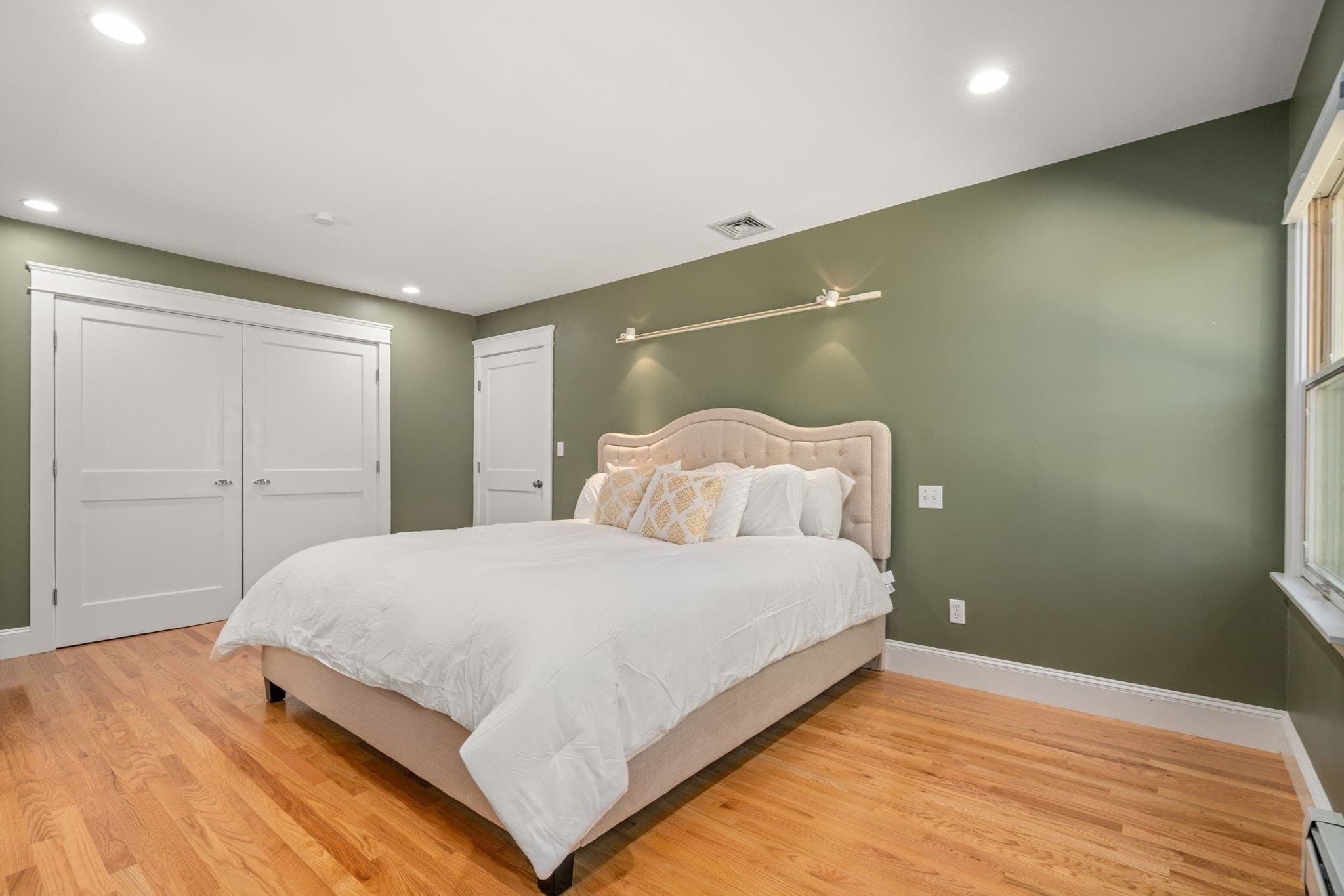 Single Family Residence at 10 Lantern Rd, Framingham MA 01702, Framingham, photo 21 of 37