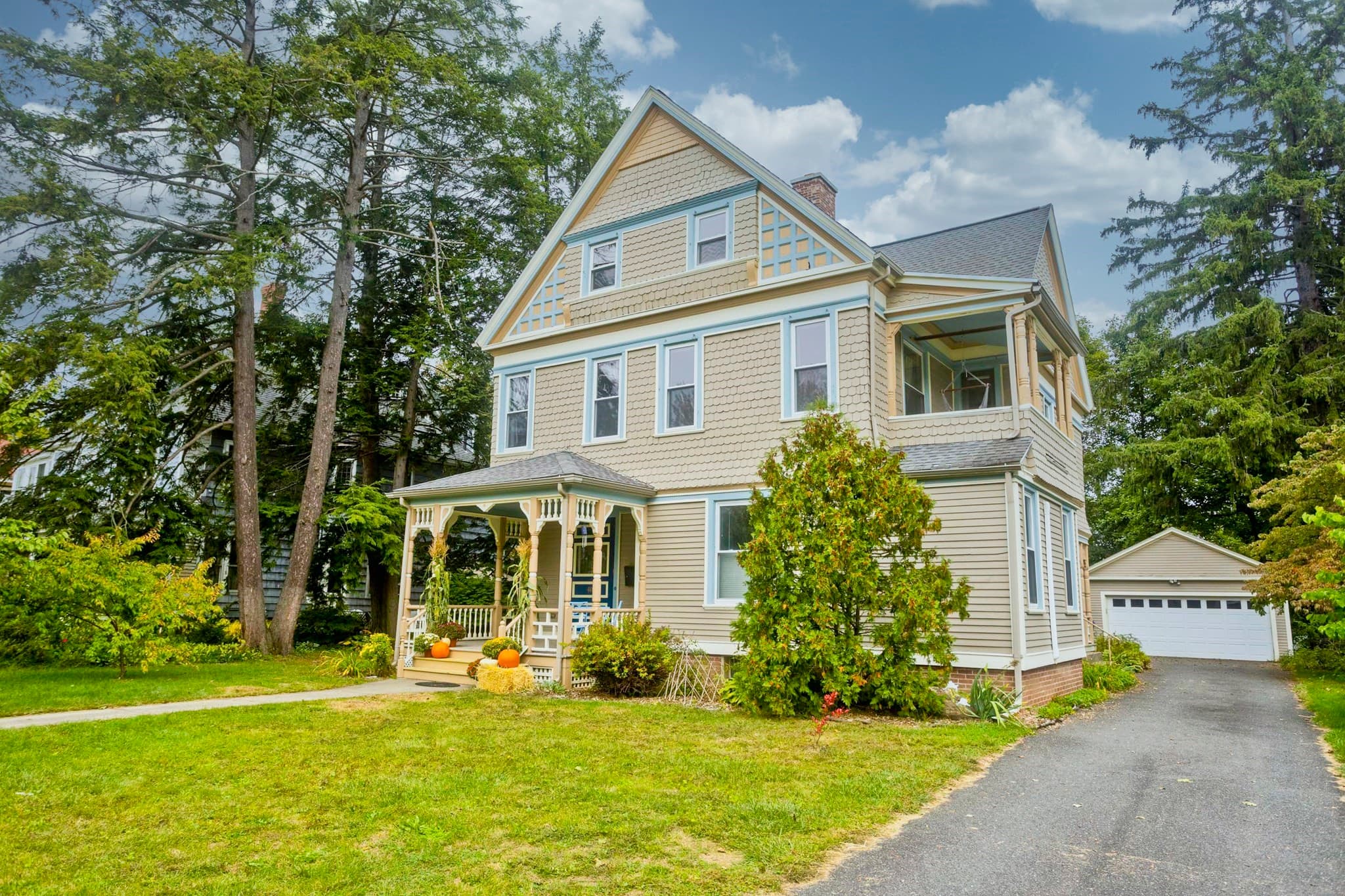 40 Fairfield Ave, Holyoke MA 01040