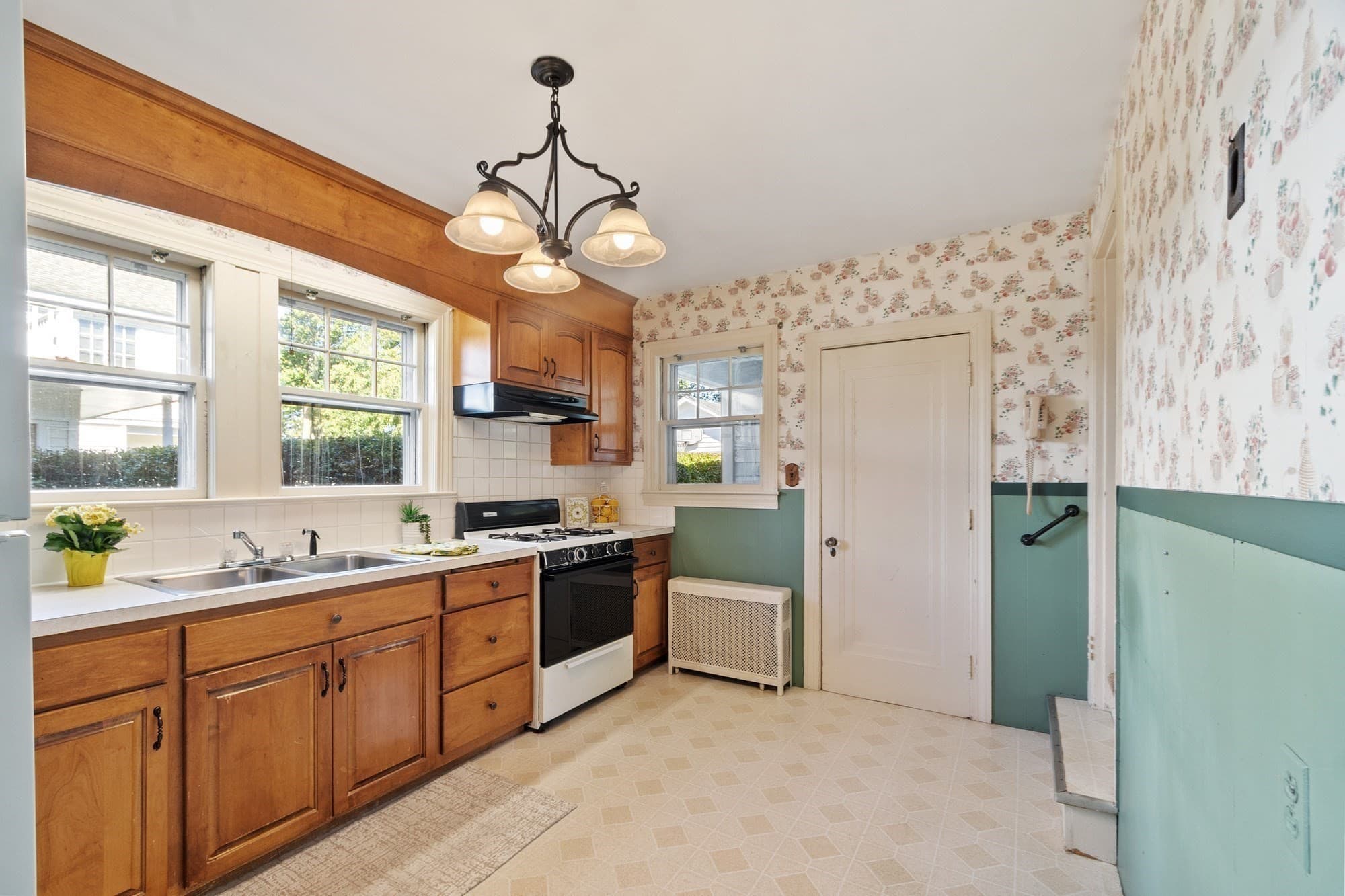 Single Family Residence at 124 Luce Street, Lowell MA 01852, Lowell, photo 12 of 32
