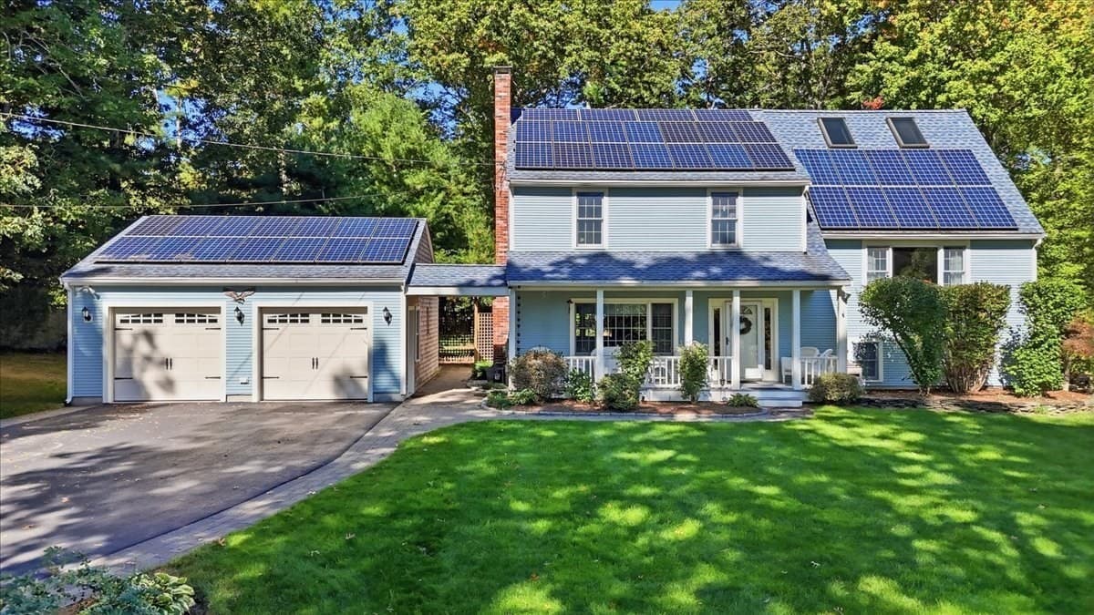 31 Bow St, Carver MA 02330