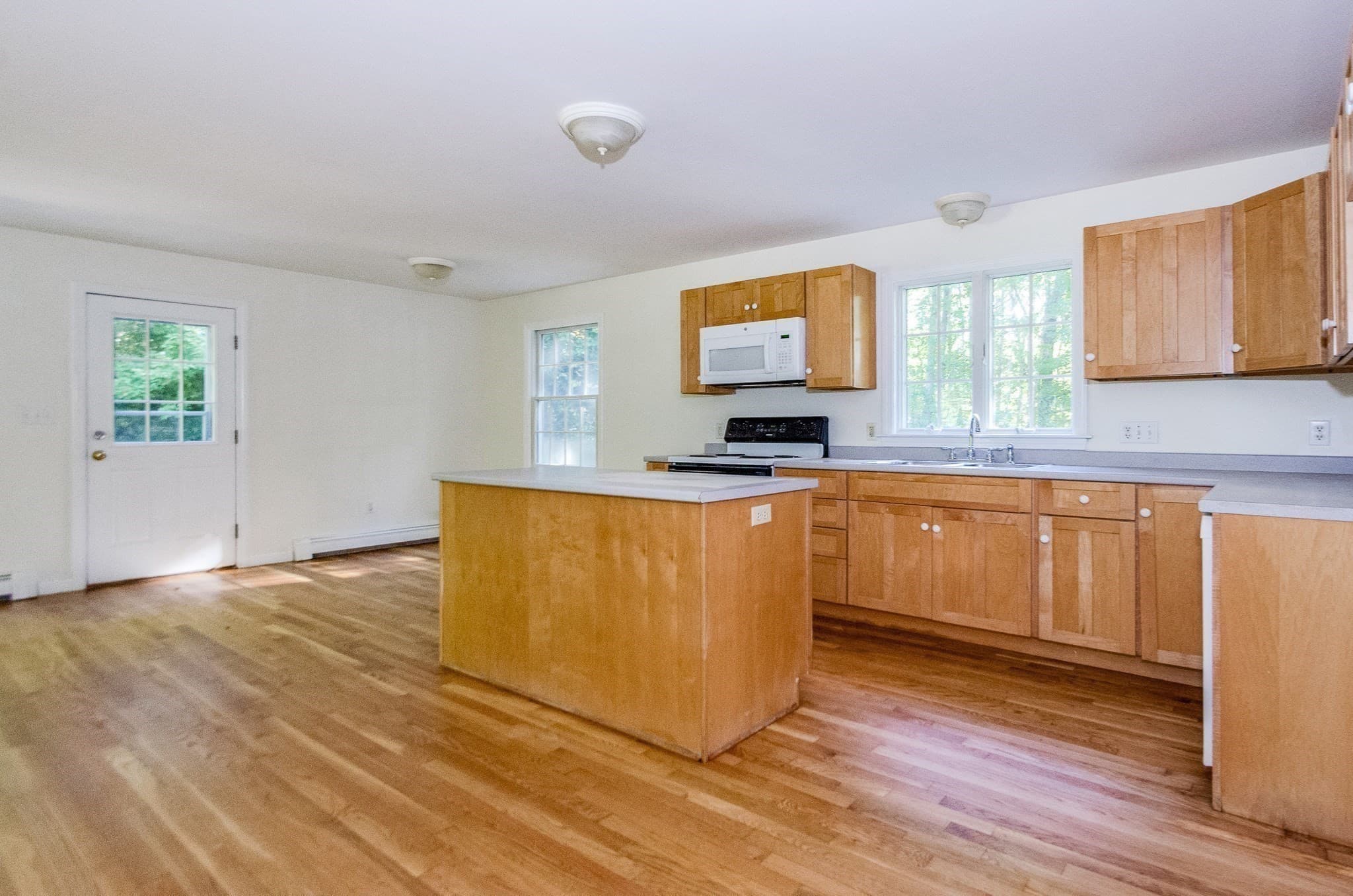 Single Family Residence at 24 Foster St, Mattapoisett MA 02739, Mattapoisett, photo 10 of 24