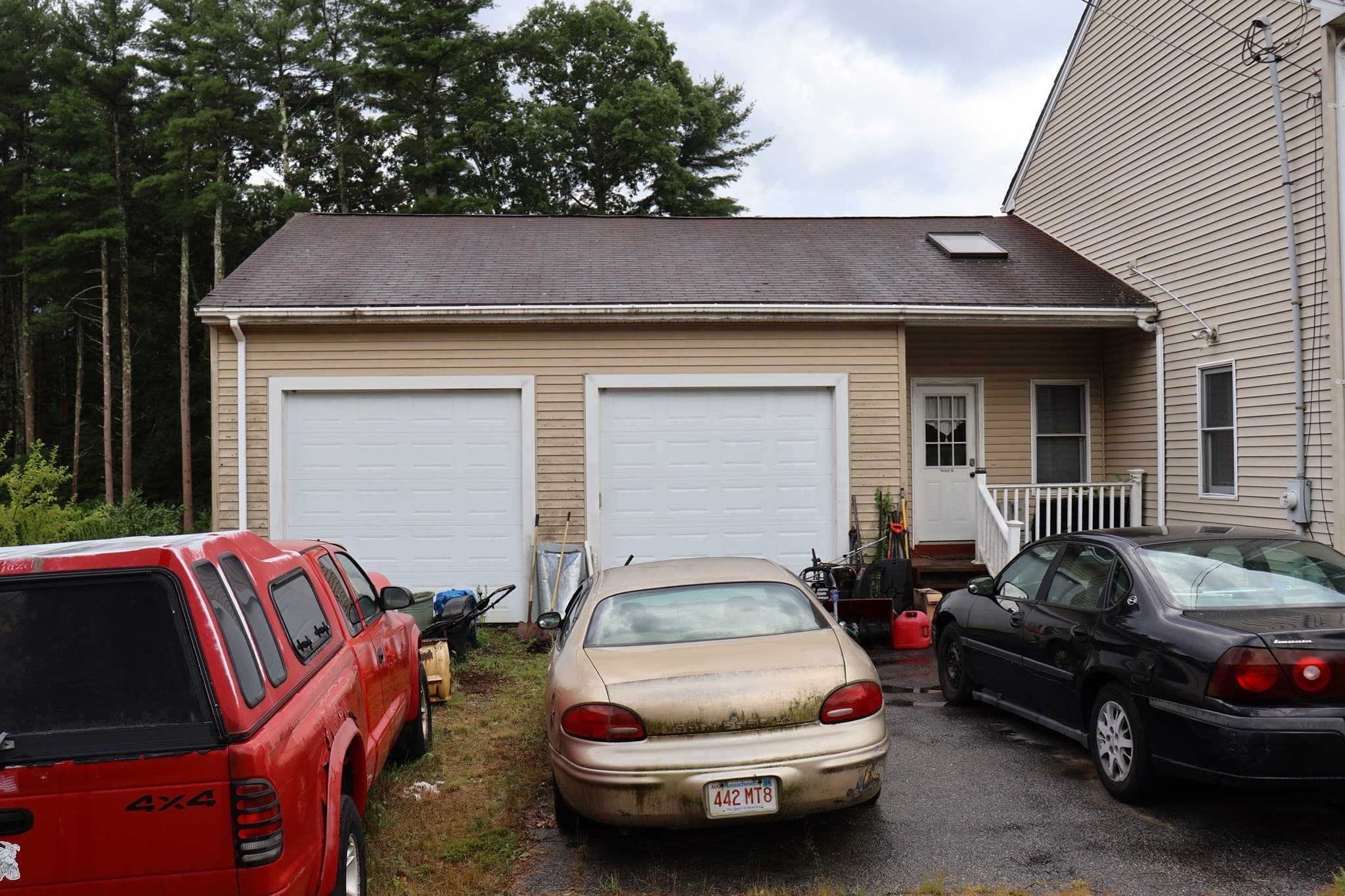 Single Family Residence at 117 Charlton St, Oxford MA 01540, Oxford, photo 3 of 7