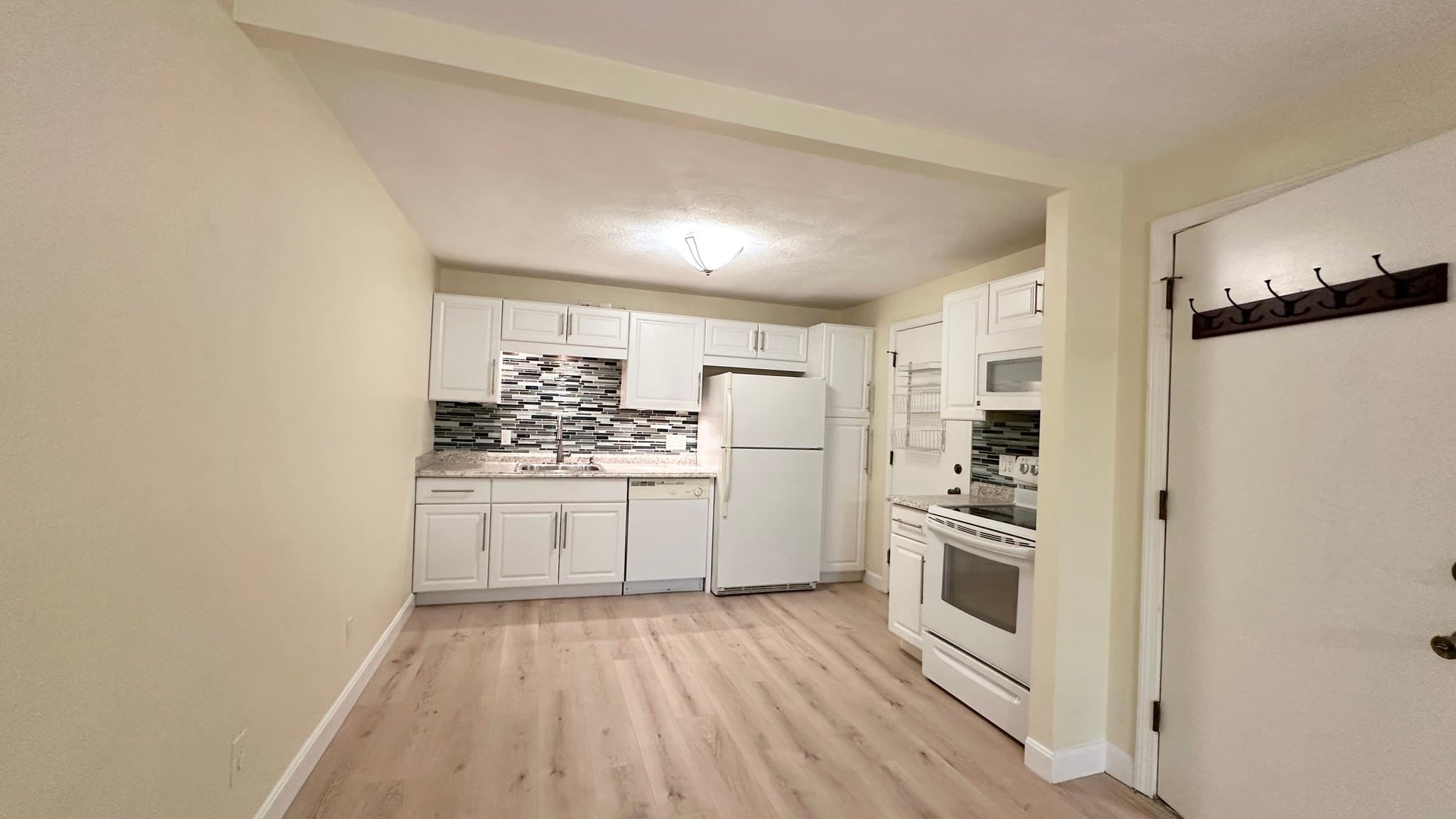 Condominium at 12 Strawberry Bank Rd # 11, Nashua NH 03062, Nashua, photo 4 of 10