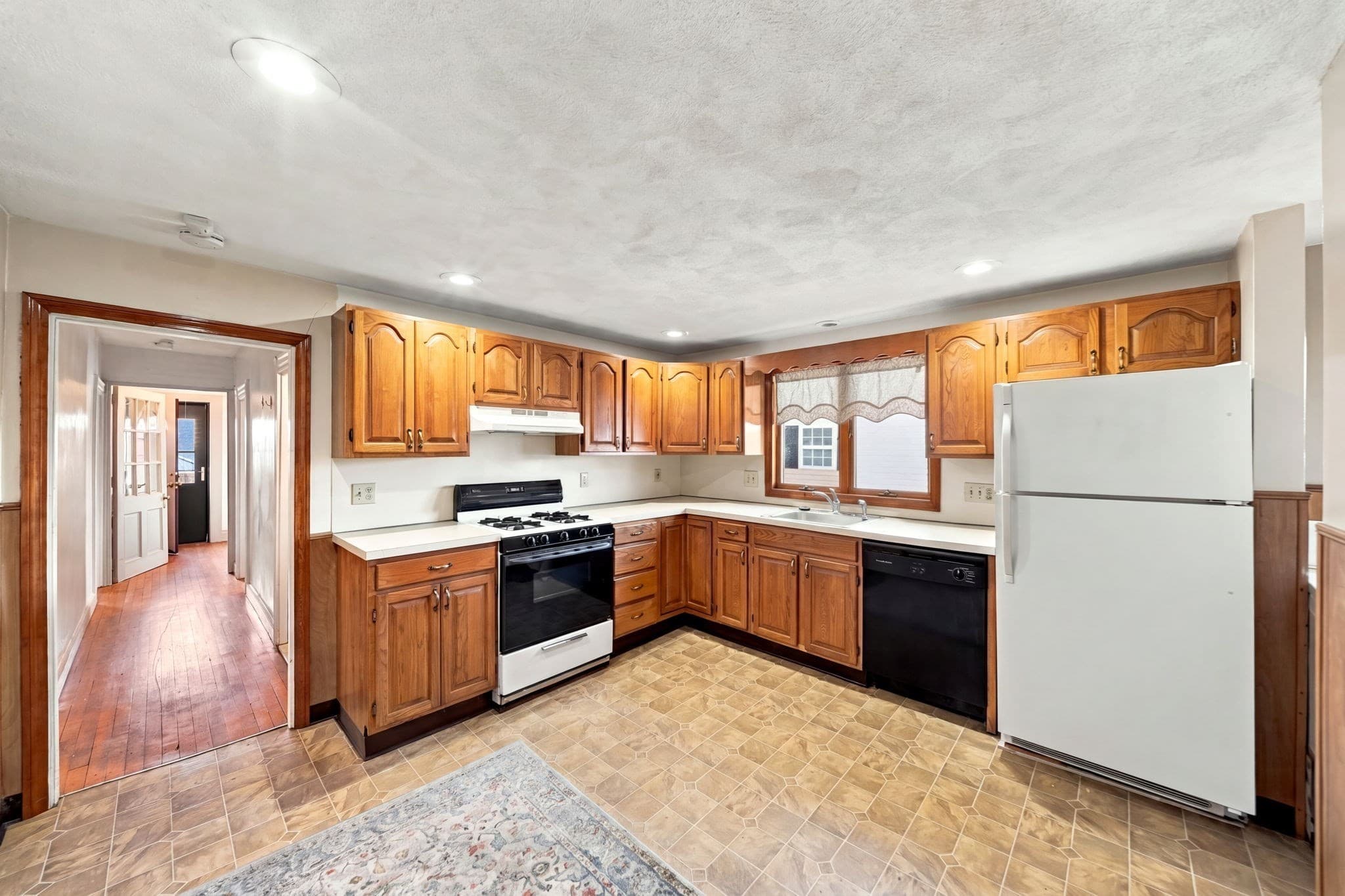 2 Family - 2 Units Up/Down at 24-26 Walnut St, Quincy MA 02171, Quincy, photo 9 of 41