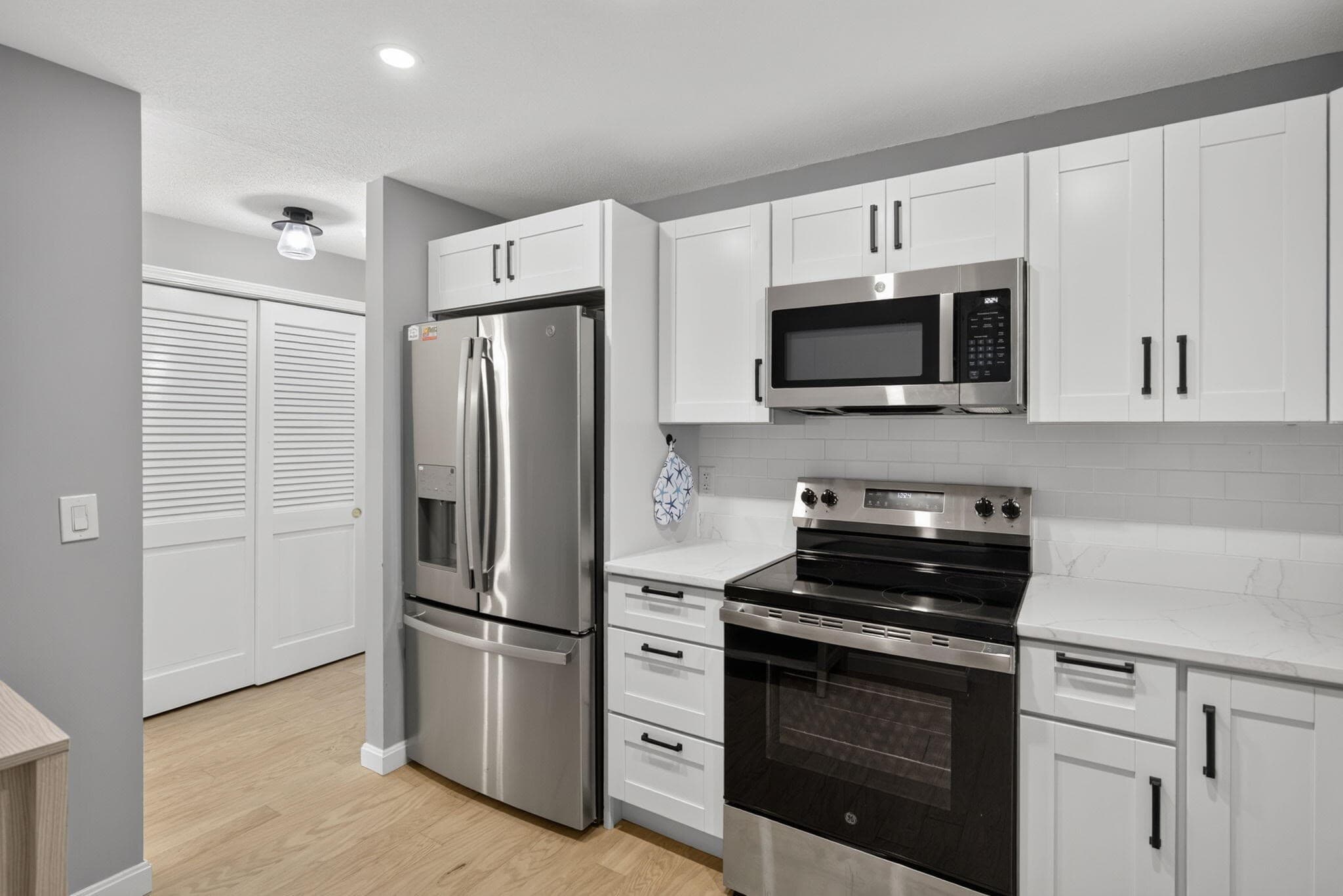 Condominium at 42 Old Colony Way # 30, Orleans MA 02653, photo 3 of 30
