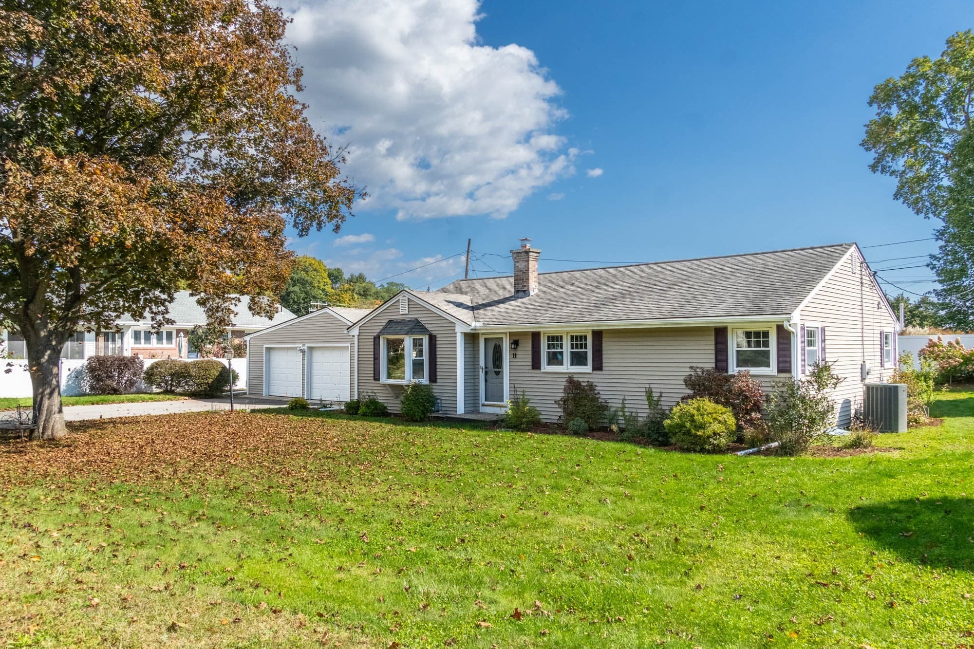 11 Hillview Rd, Holyoke MA 01040