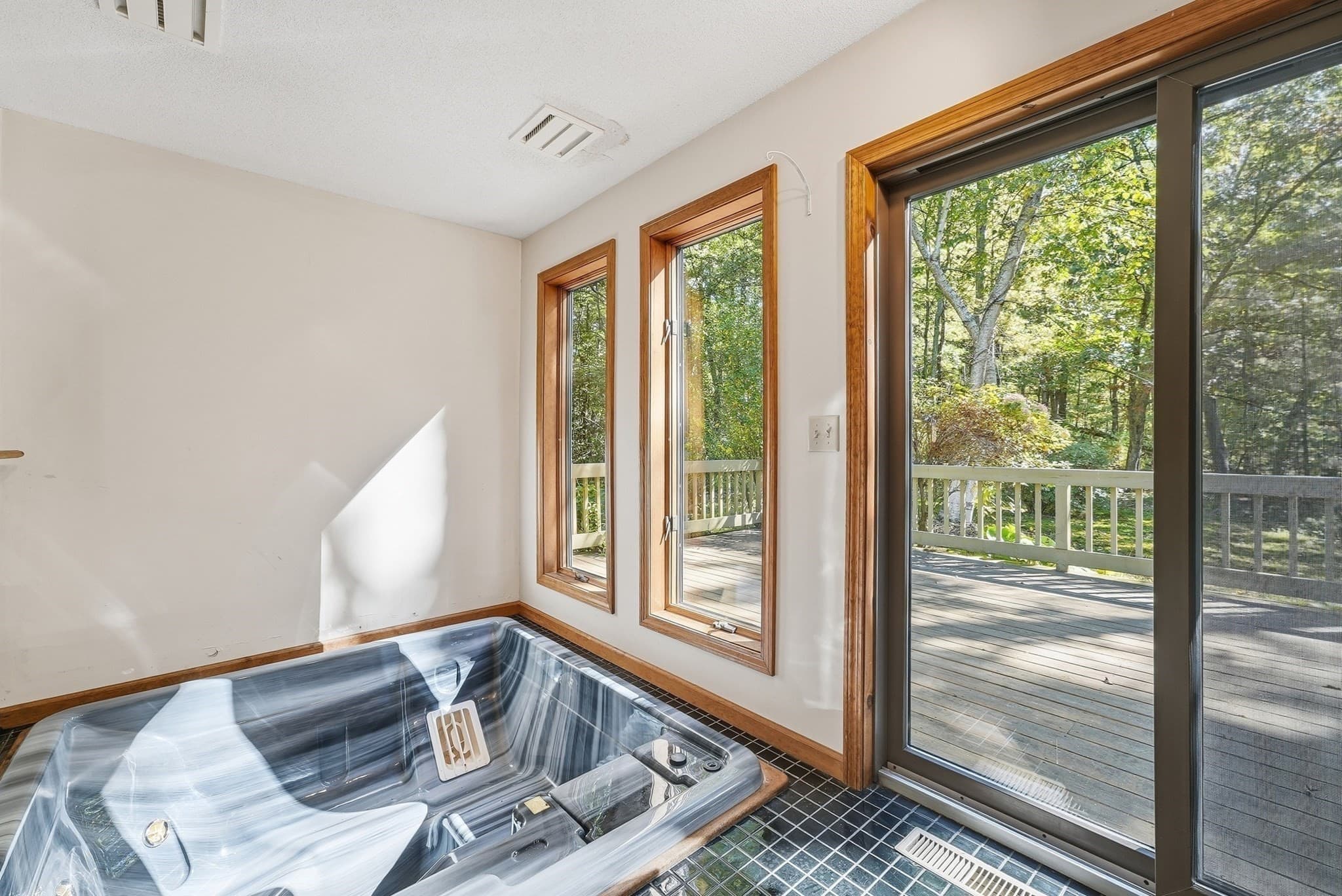 Single Family Residence at 127 Pleasant St, Southampton MA 01073, Southampton, photo 27 of 40