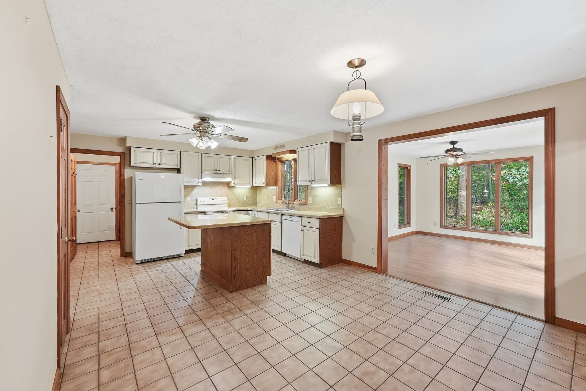Single Family Residence at 127 Pleasant St, Southampton MA 01073, Southampton, photo 6 of 40