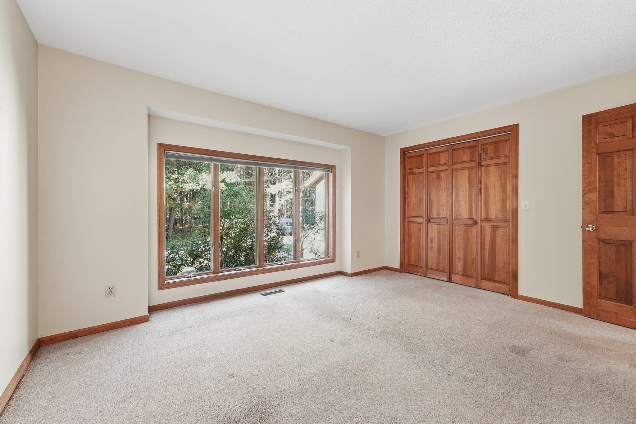 Single Family Residence at 127 Pleasant St, Southampton MA 01073, Southampton, photo 24 of 40
