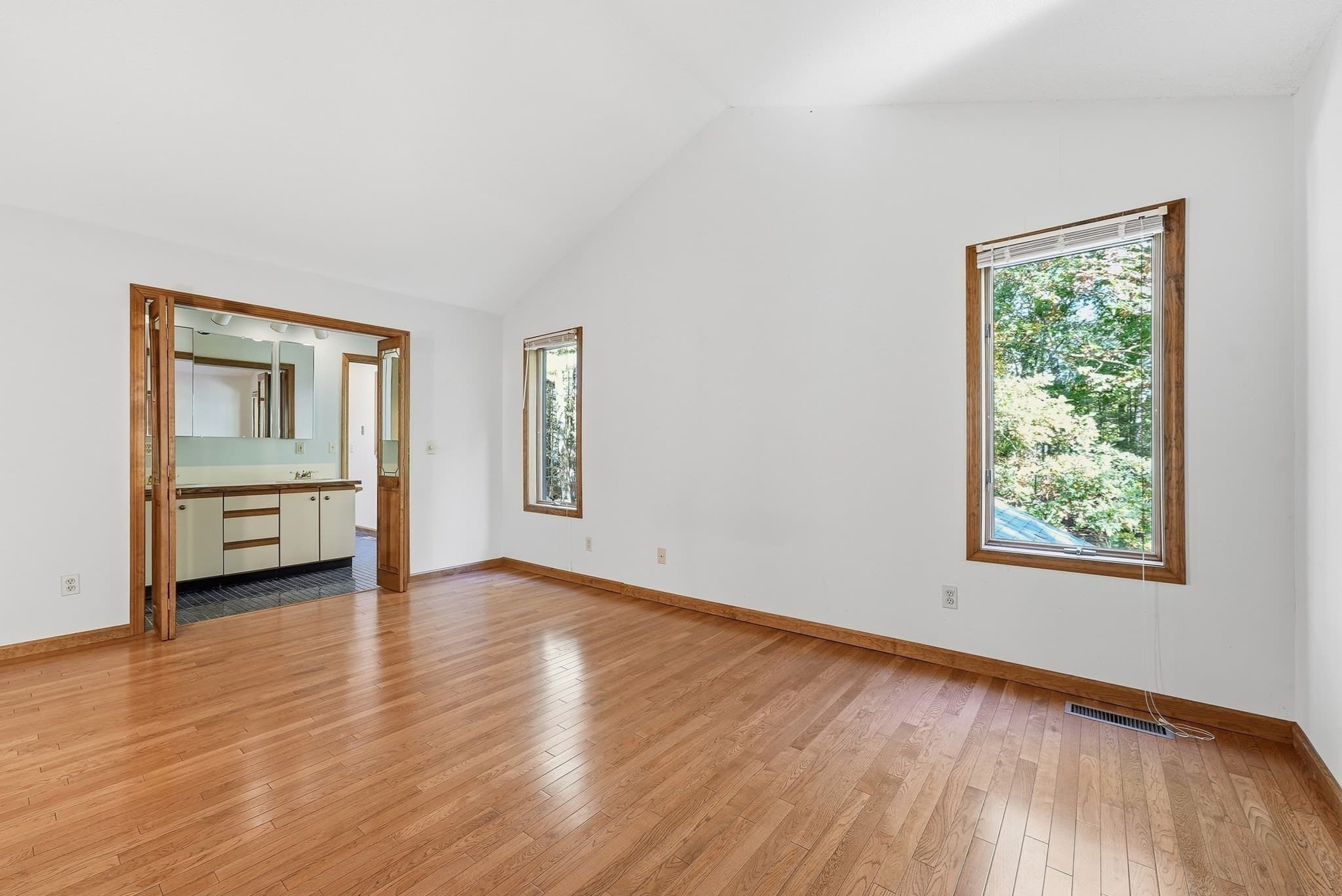 Single Family Residence at 127 Pleasant St, Southampton MA 01073, Southampton, photo 15 of 40