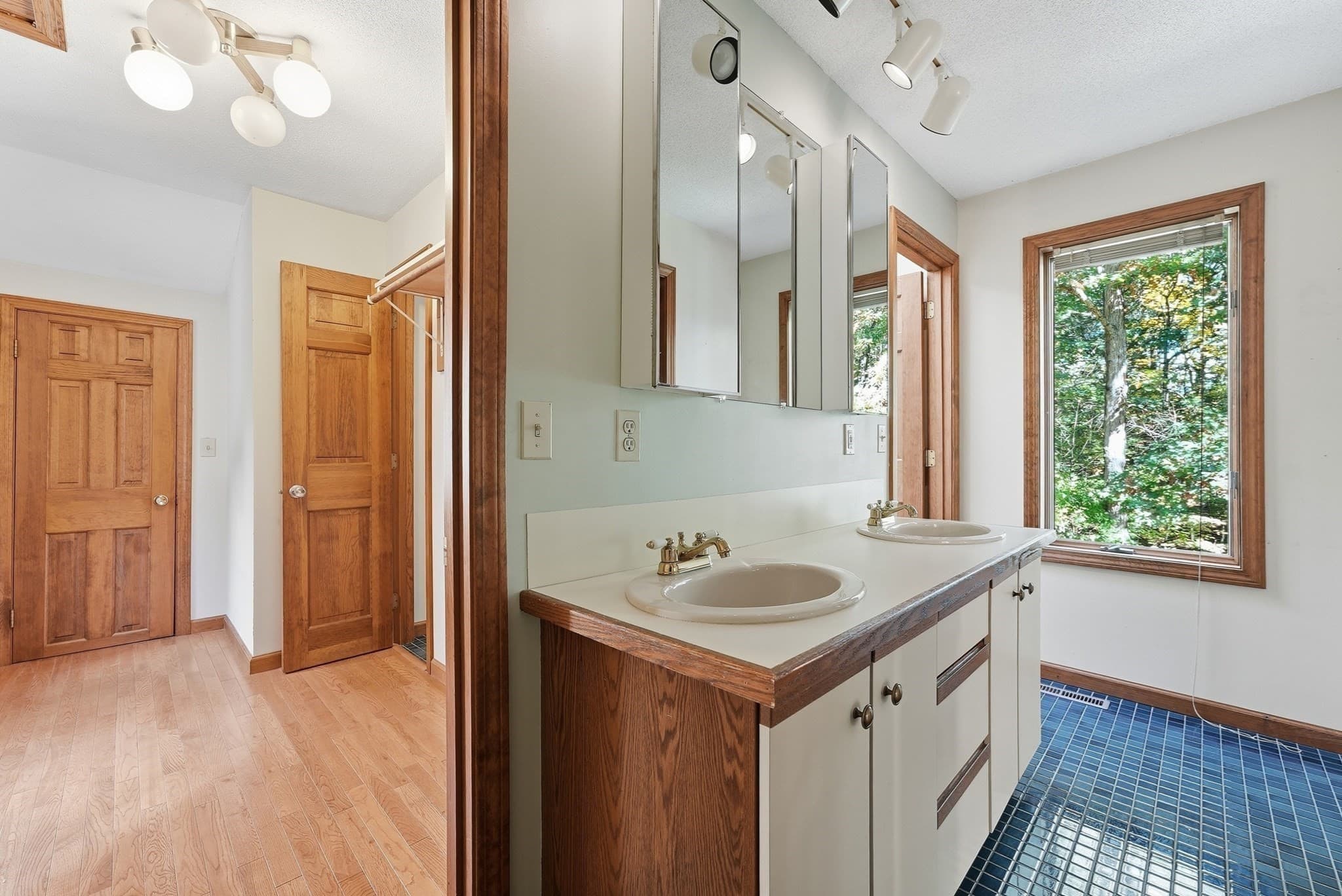 Single Family Residence at 127 Pleasant St, Southampton MA 01073, Southampton, photo 19 of 40