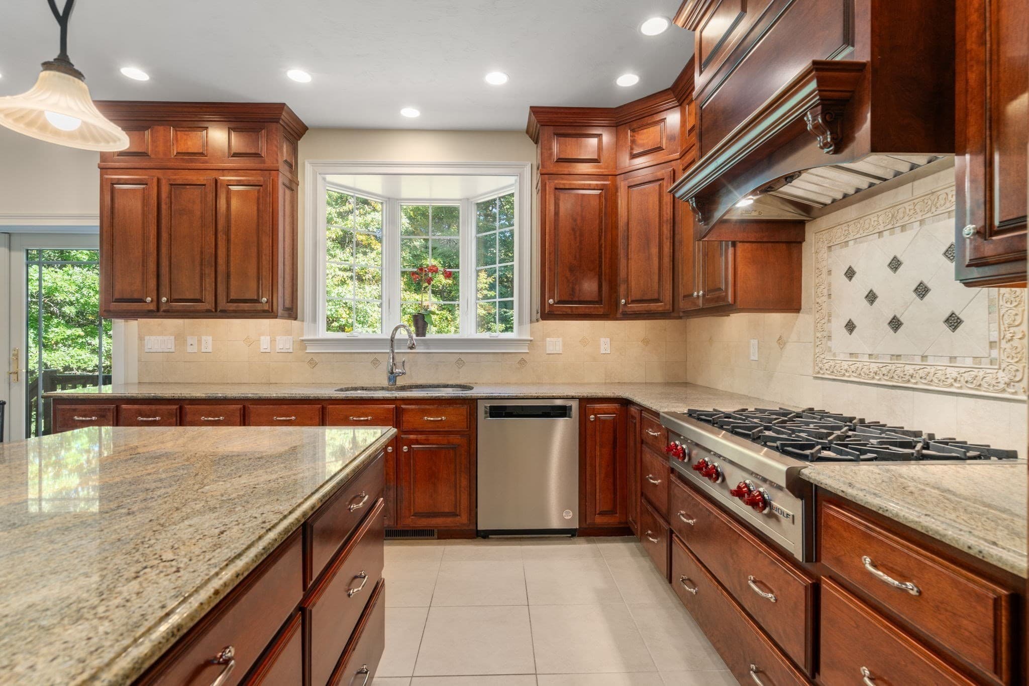 Single Family Residence at 7 Turtle Creek Circle, Shrewsbury MA 01545, Shrewsbury, photo 10 of 41