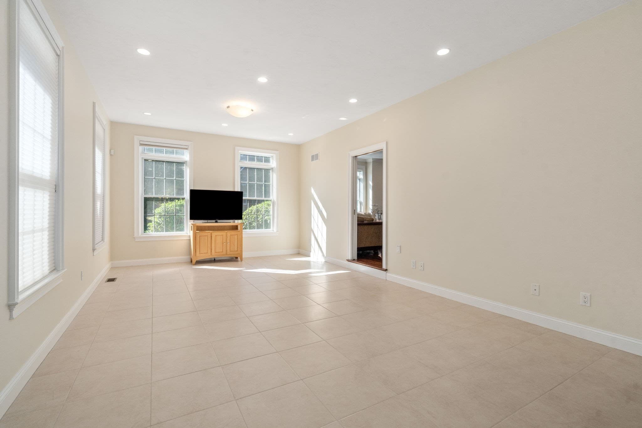 Single Family Residence at 7 Turtle Creek Circle, Shrewsbury MA 01545, Shrewsbury, photo 15 of 41