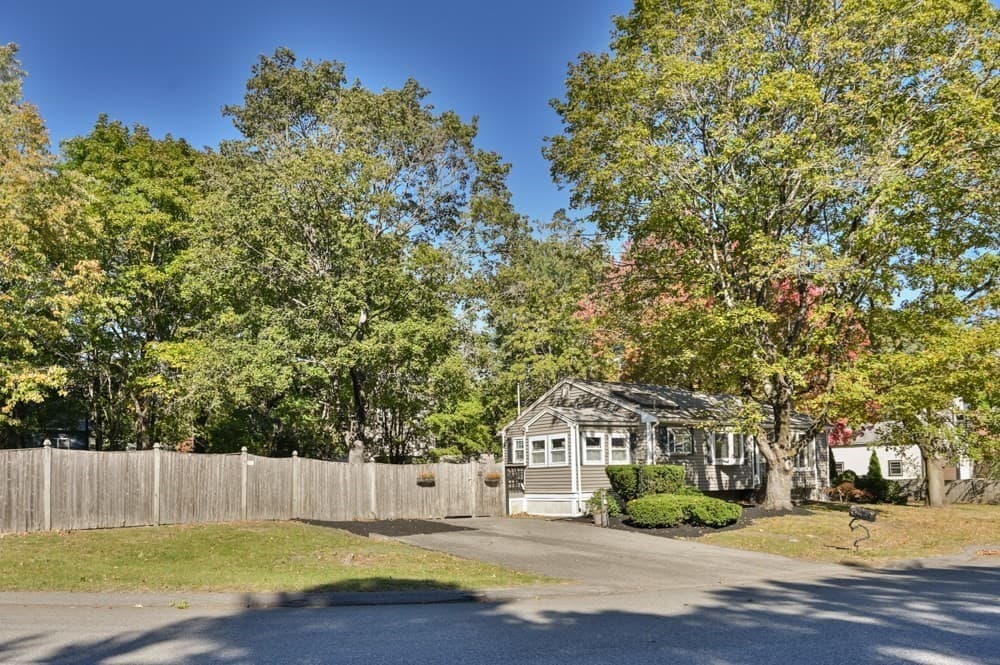 Single Family Residence at 5 Barbara Ave, Wilmington MA 01887, Wilmington, photo 4 of 41