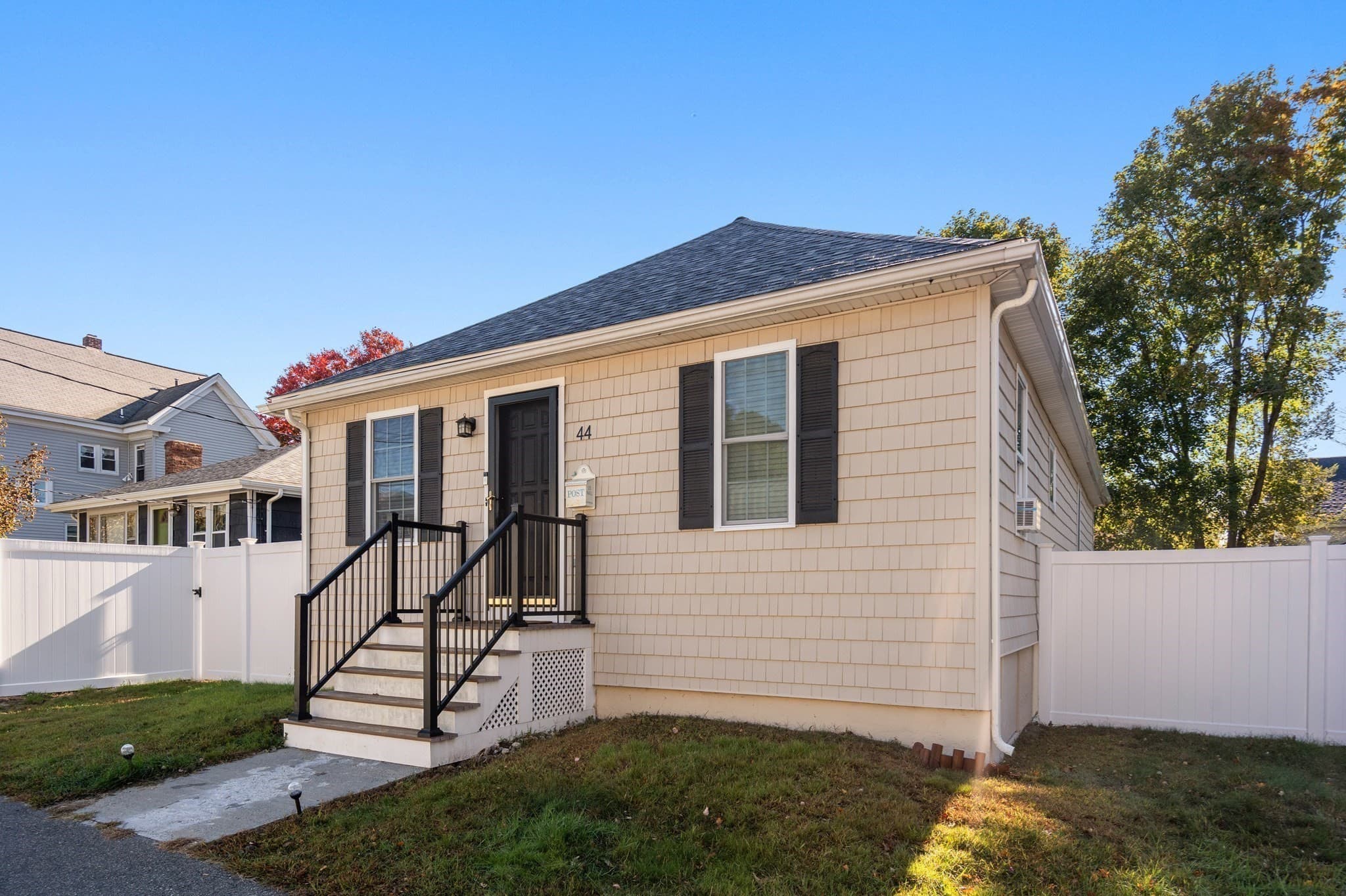 44 Holmes Rd, Dedham MA 02026