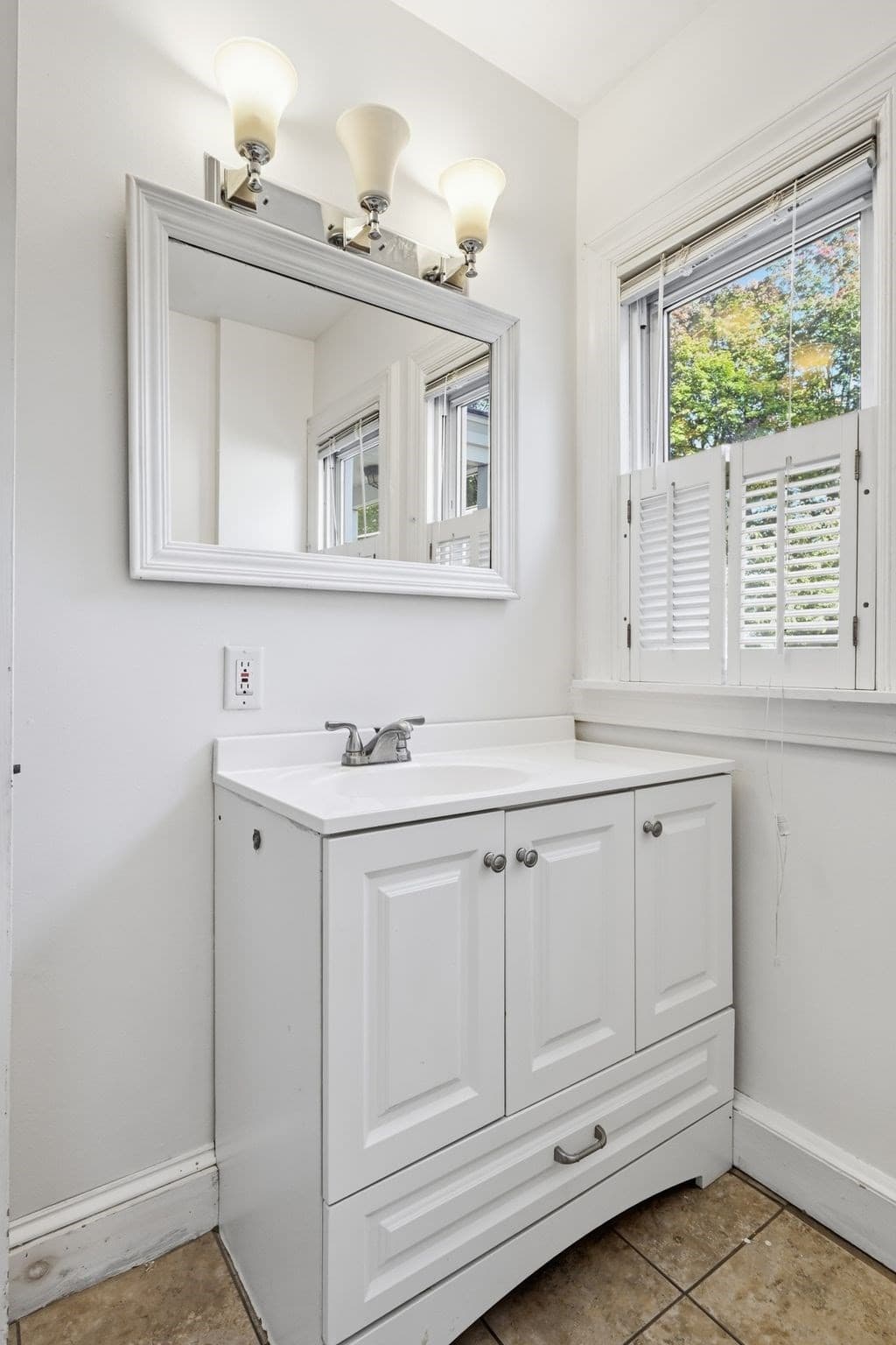 Single Family Residence at 46 Mckinley Ter, Westfield MA 01085, Westfield, photo 11 of 33