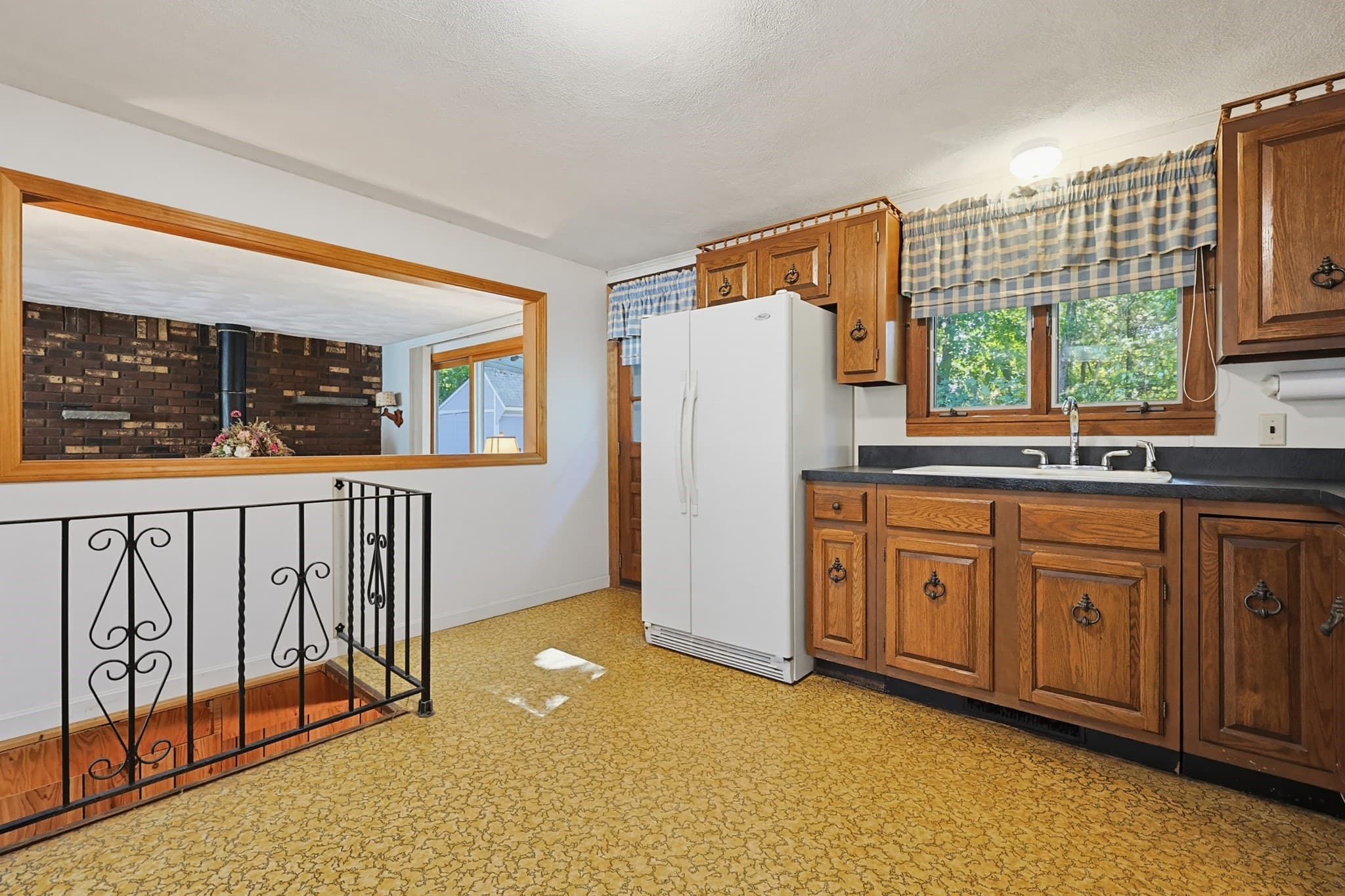 Single Family Residence at 121 Park Circle, Attleboro MA 02703, Attleboro, photo 3 of 34