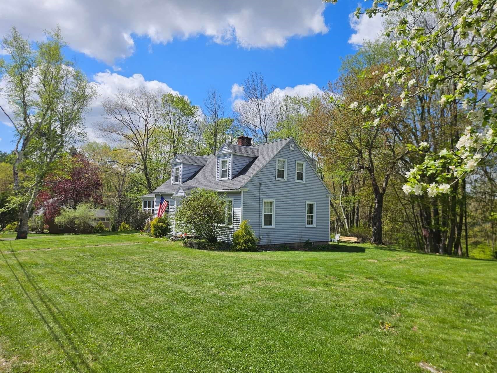 74 Elm St N, Barre MA 01005