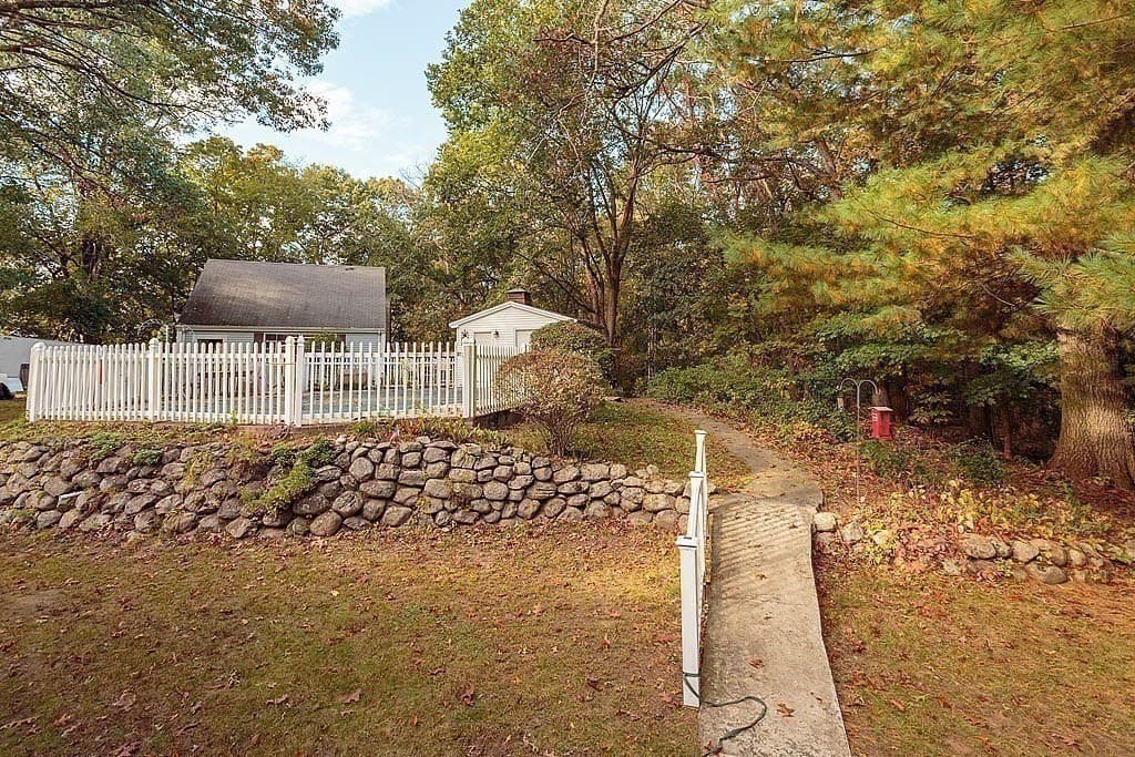 Single Family Residence at 375 Old Russell Street, Woburn MA 01801, Woburn, photo 13 of 15