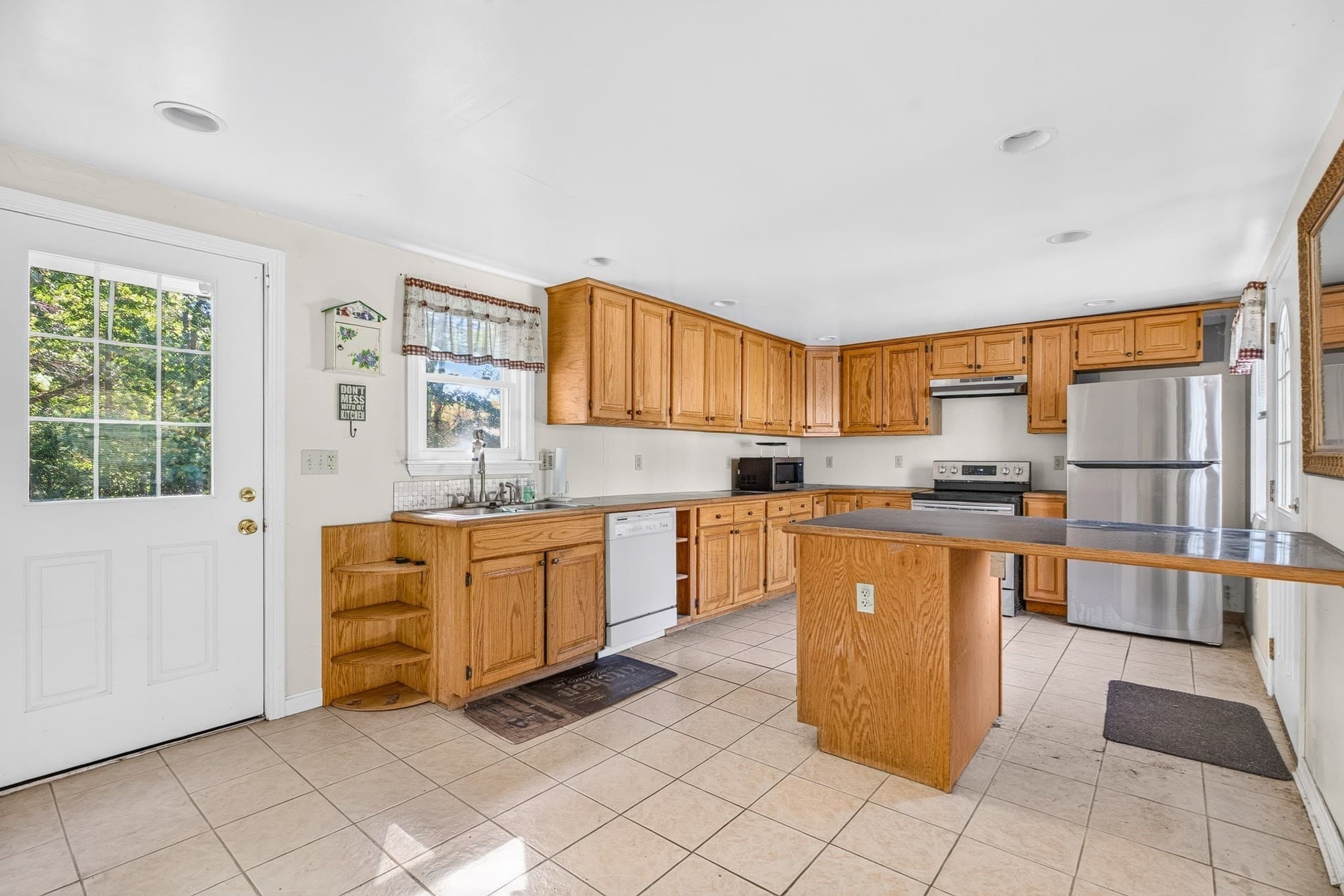 Single Family Residence at 12 Hillsdale Road, Holbrook MA 02343, Holbrook, photo 6 of 28