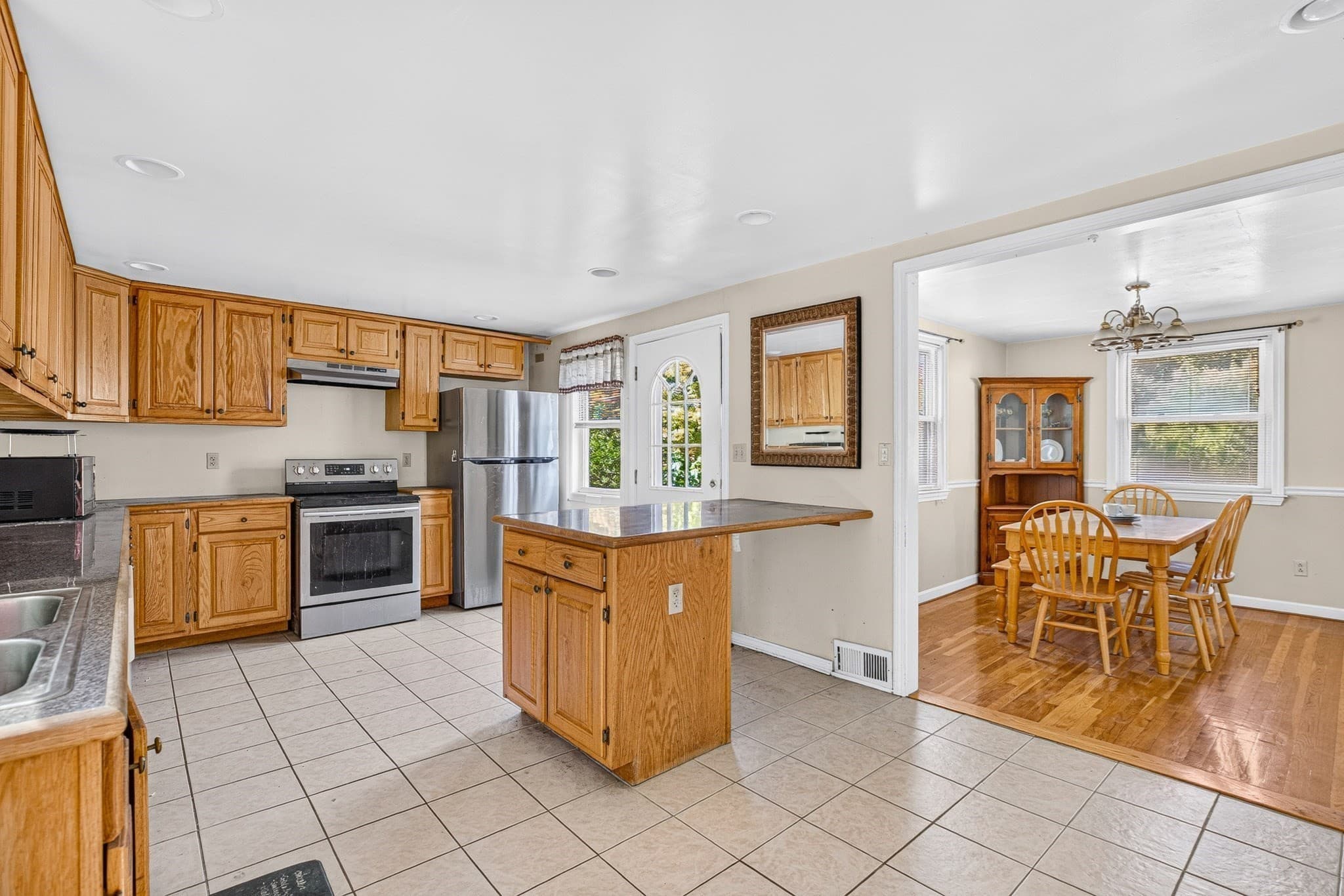 Single Family Residence at 12 Hillsdale Road, Holbrook MA 02343, Holbrook, photo 7 of 28