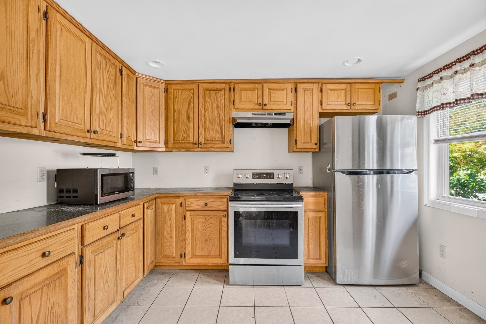 Single Family Residence at 12 Hillsdale Road, Holbrook MA 02343, Holbrook, photo 8 of 28