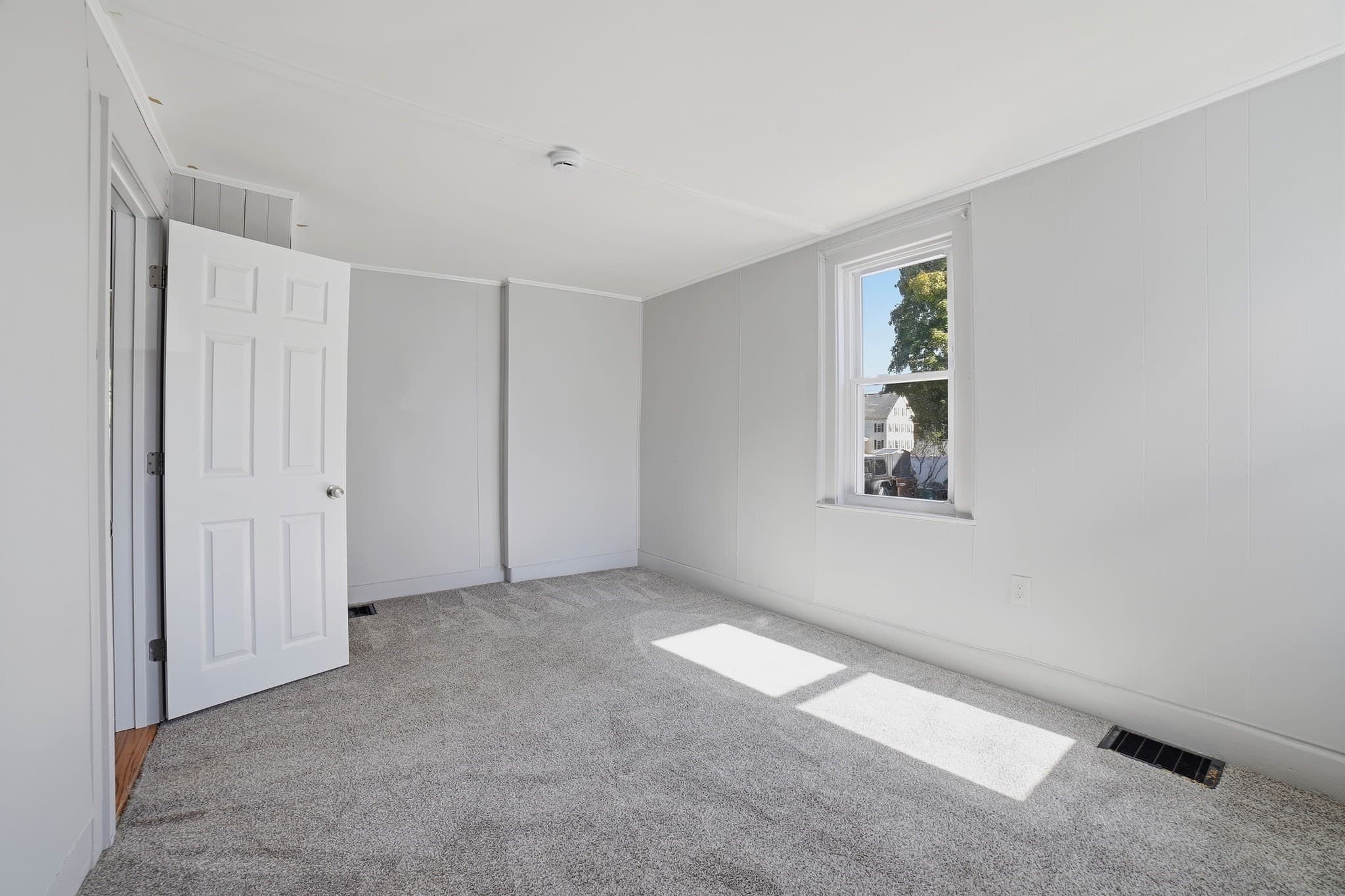 2 Family - 2 Units Up/Down at 24 Collins, Amesbury MA 01913, Amesbury, photo 13 of 28