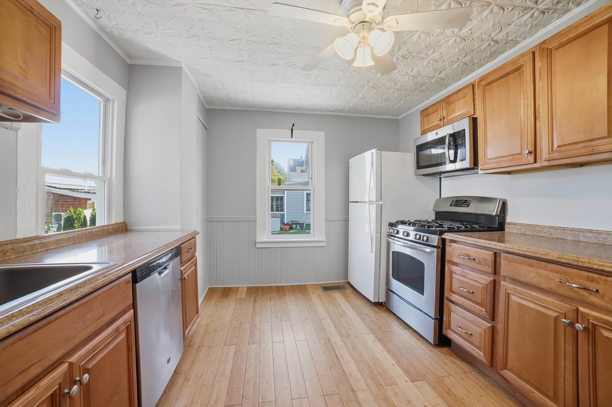 2 Family - 2 Units Up/Down at 24 Collins, Amesbury MA 01913, Amesbury, photo 3 of 28