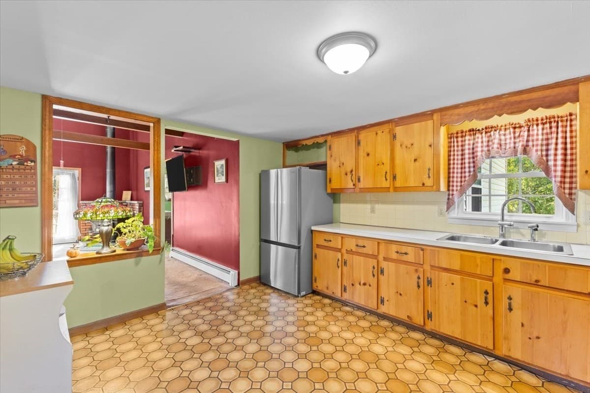 Single Family Residence at 286 Pembroke St, Kingston MA 02364, Kingston, photo 12 of 42