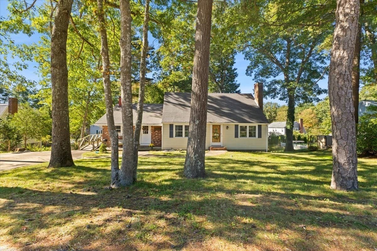 Single Family Residence at 286 Pembroke St, Kingston MA 02364, Kingston, photo 3 of 42